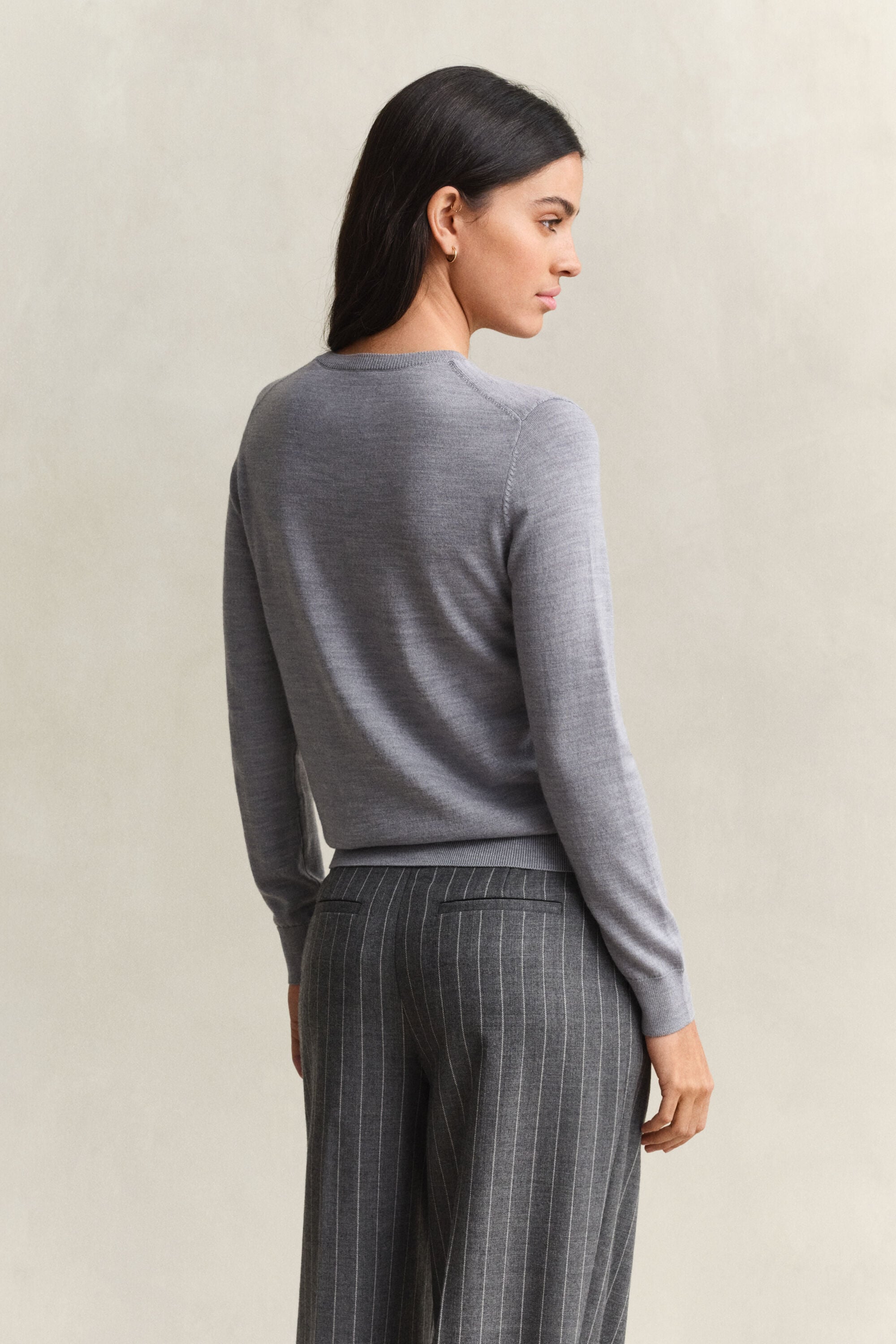 Camisola de malha com decote redondo em lã de merino extrafina