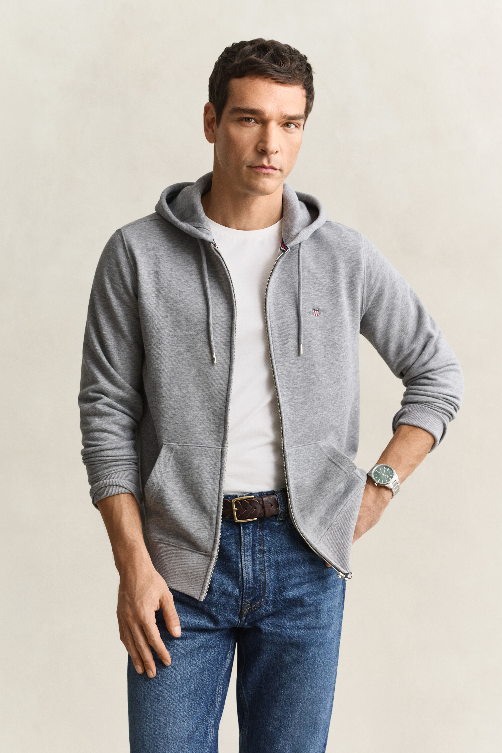 Sweatshirt com capuz e fecho Shield