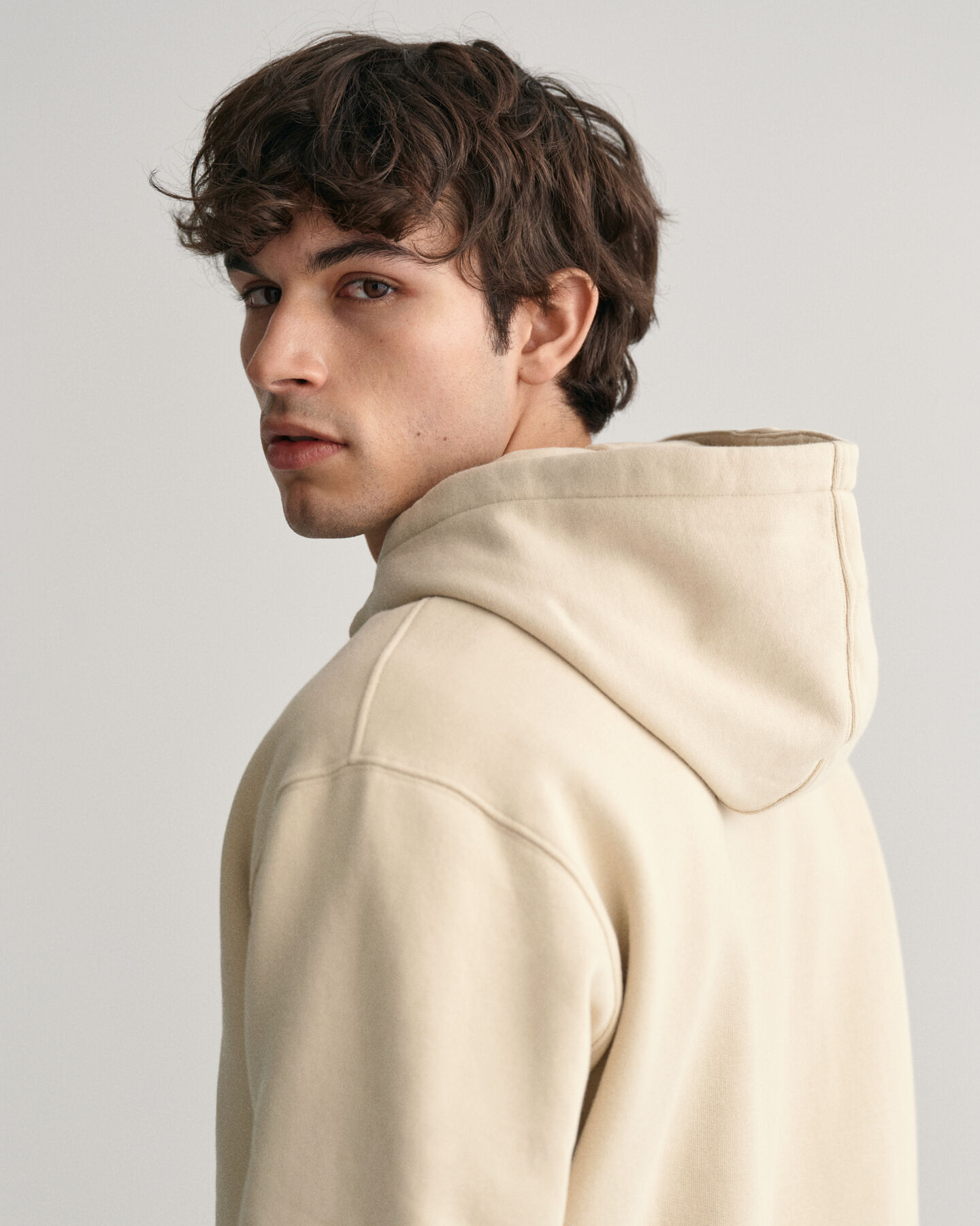 Sweatshirt com capuz e log&oacute;tipo GANT