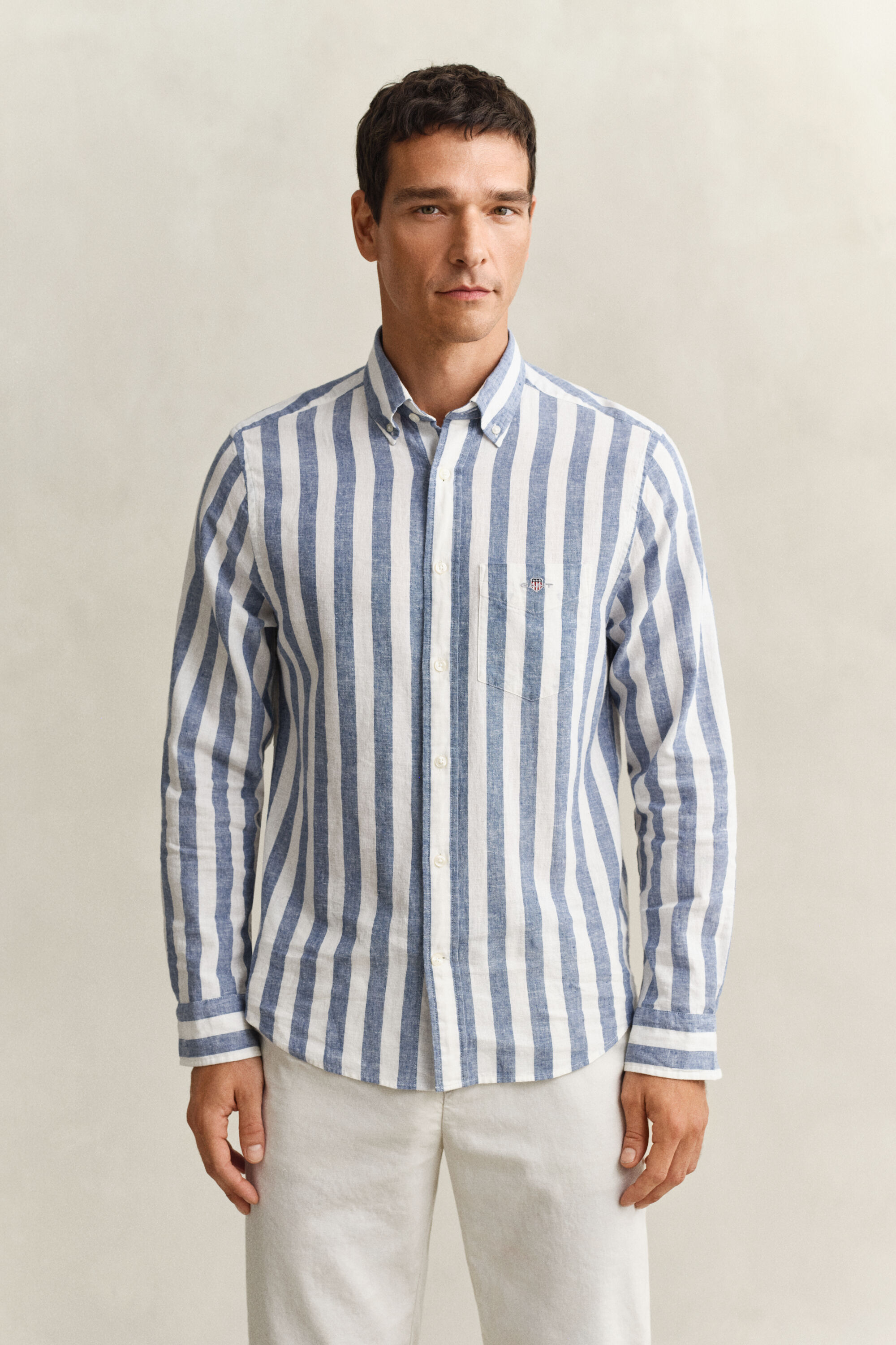 Camisa em mistura de linho às riscas