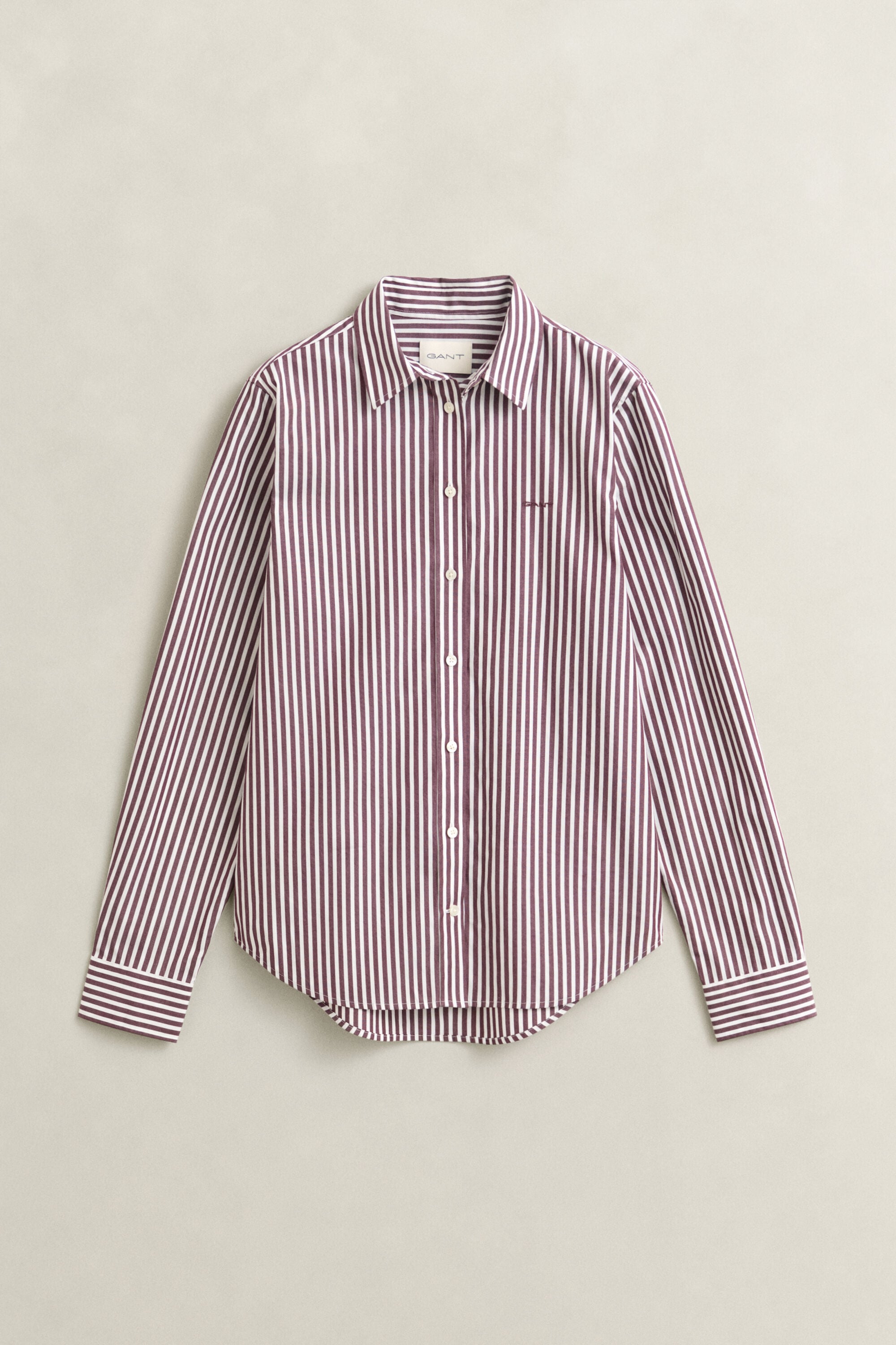 Camisa em popelina às riscas clássica regular fit
