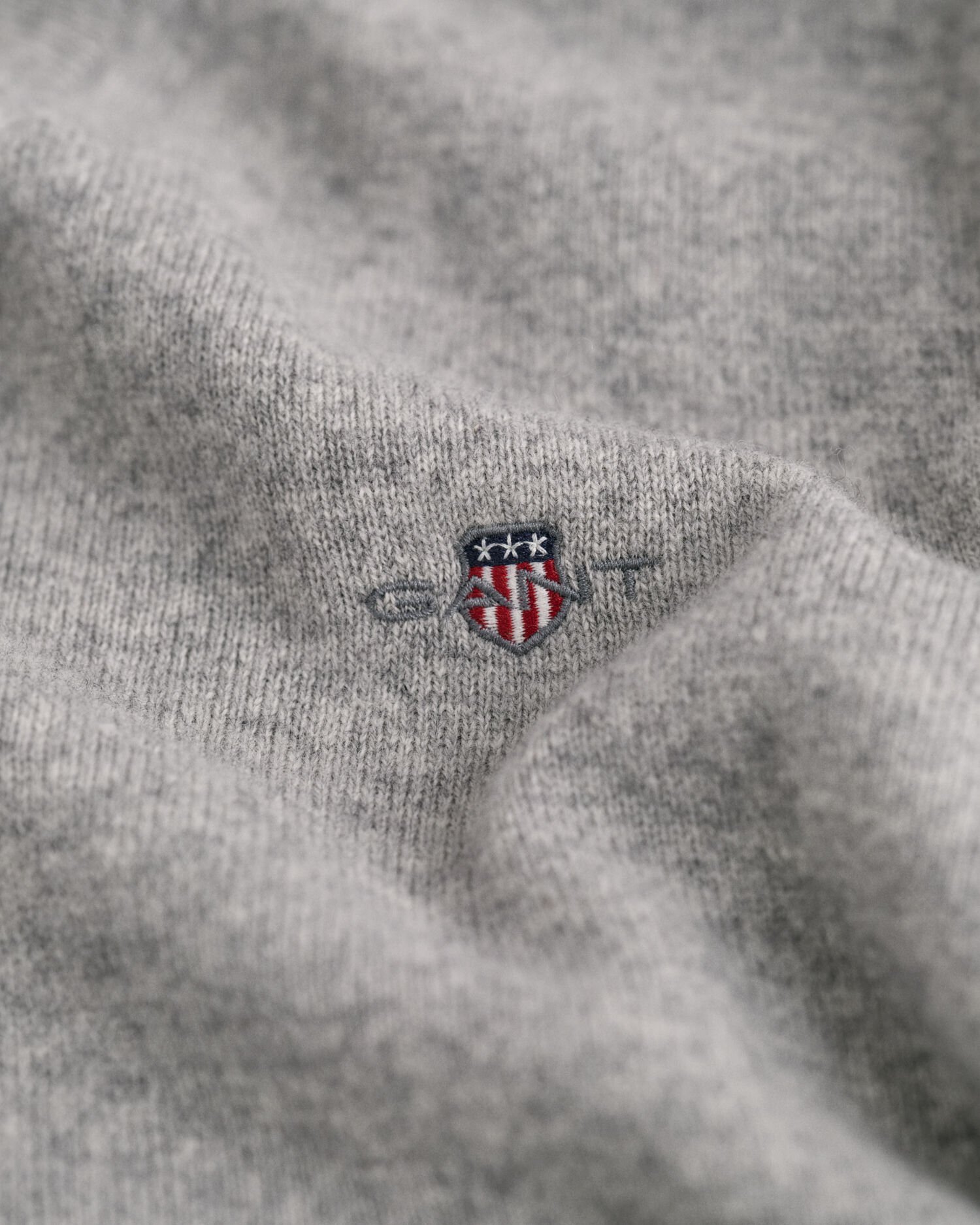 Pullover com decote em V em lã extrafina