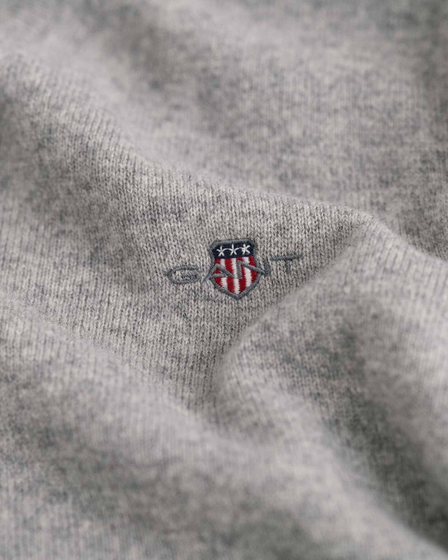 Pullover com decote em V em lã extrafina