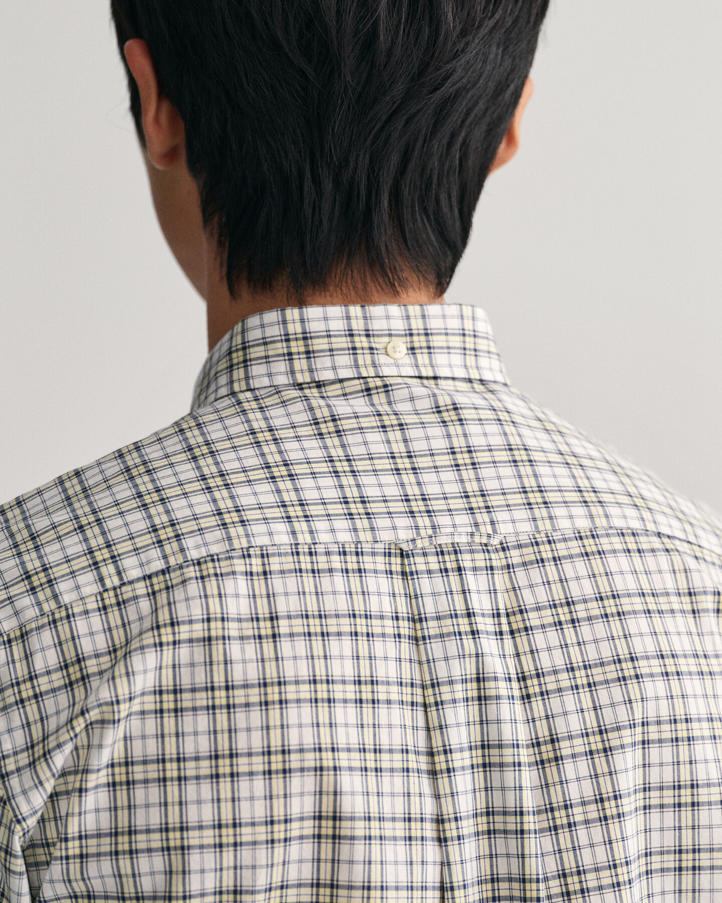 Camisa de manga curta em popelina com padr&atilde;o de xadrez micro corte normal