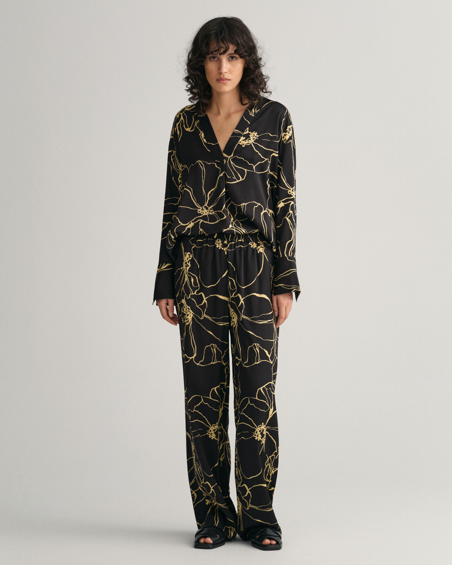 Cal&ccedil;as pull-on Line Drawing