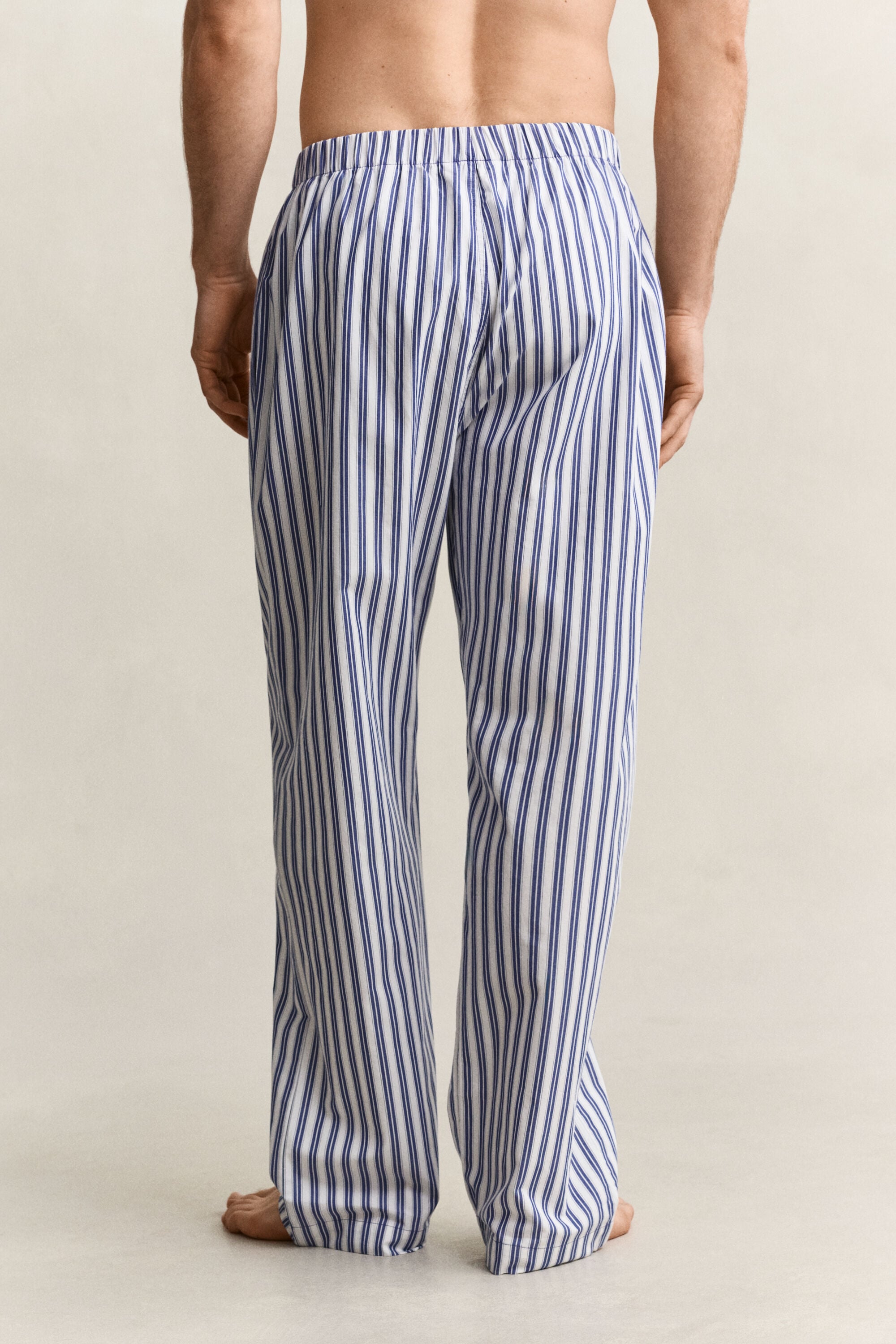 Calças de pijama às riscas
