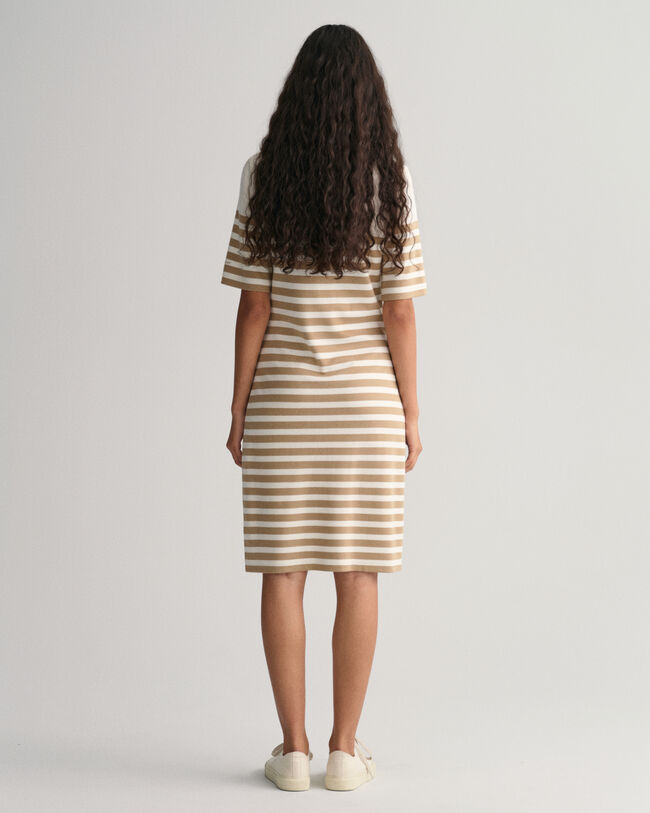 Vestido t-shirt &agrave;s riscas