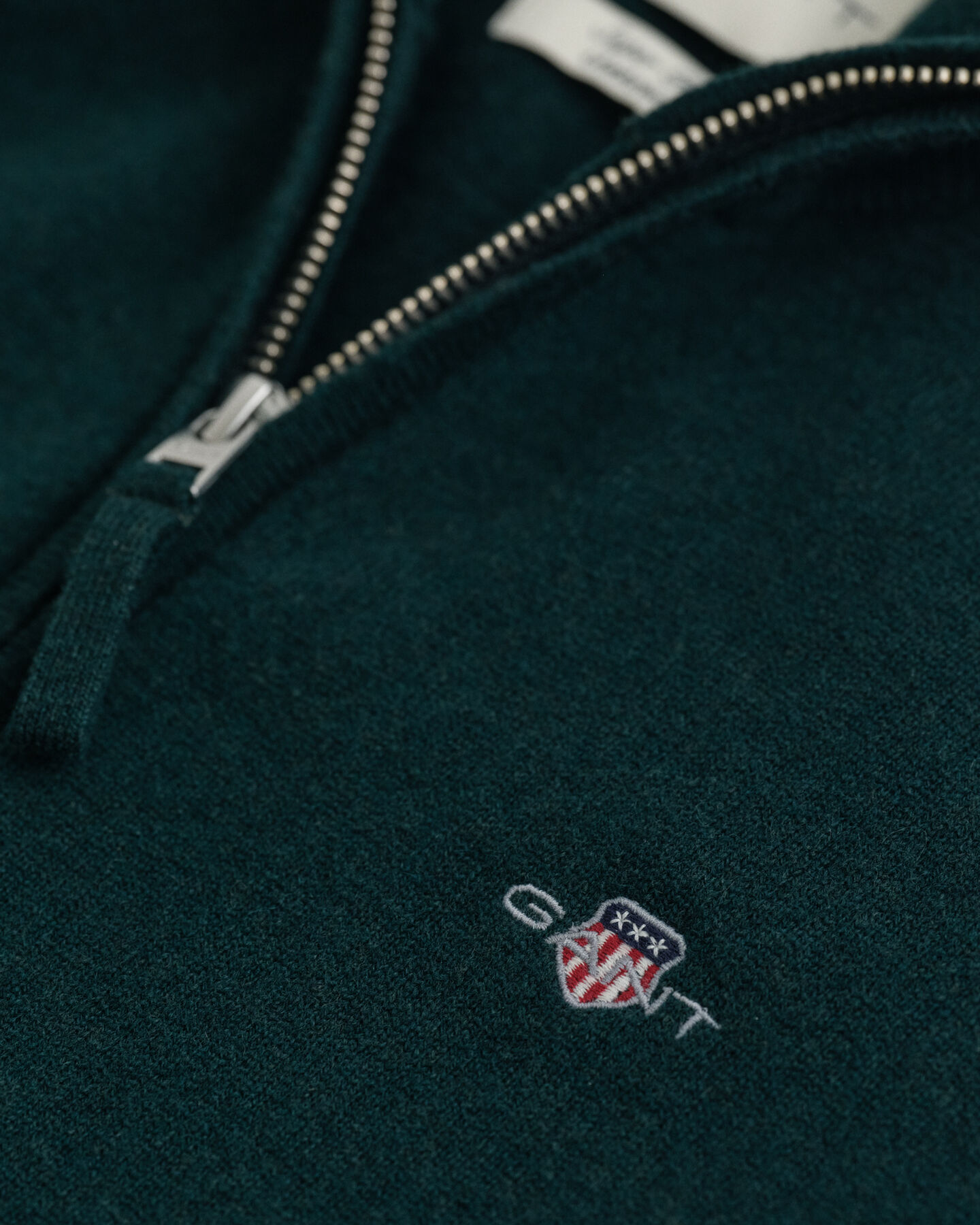 Casaco de malha com fecho em lã extrafina