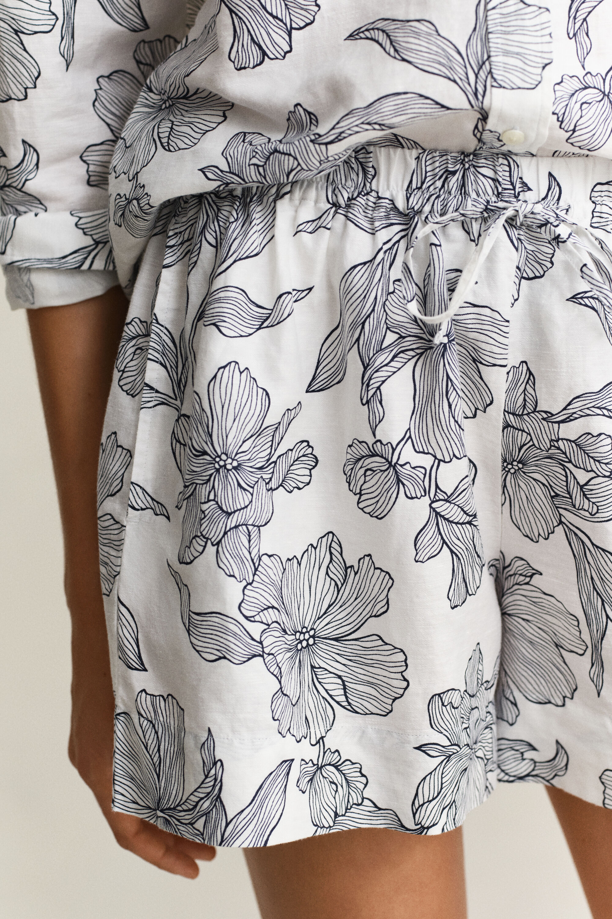 Calções em linho Floral