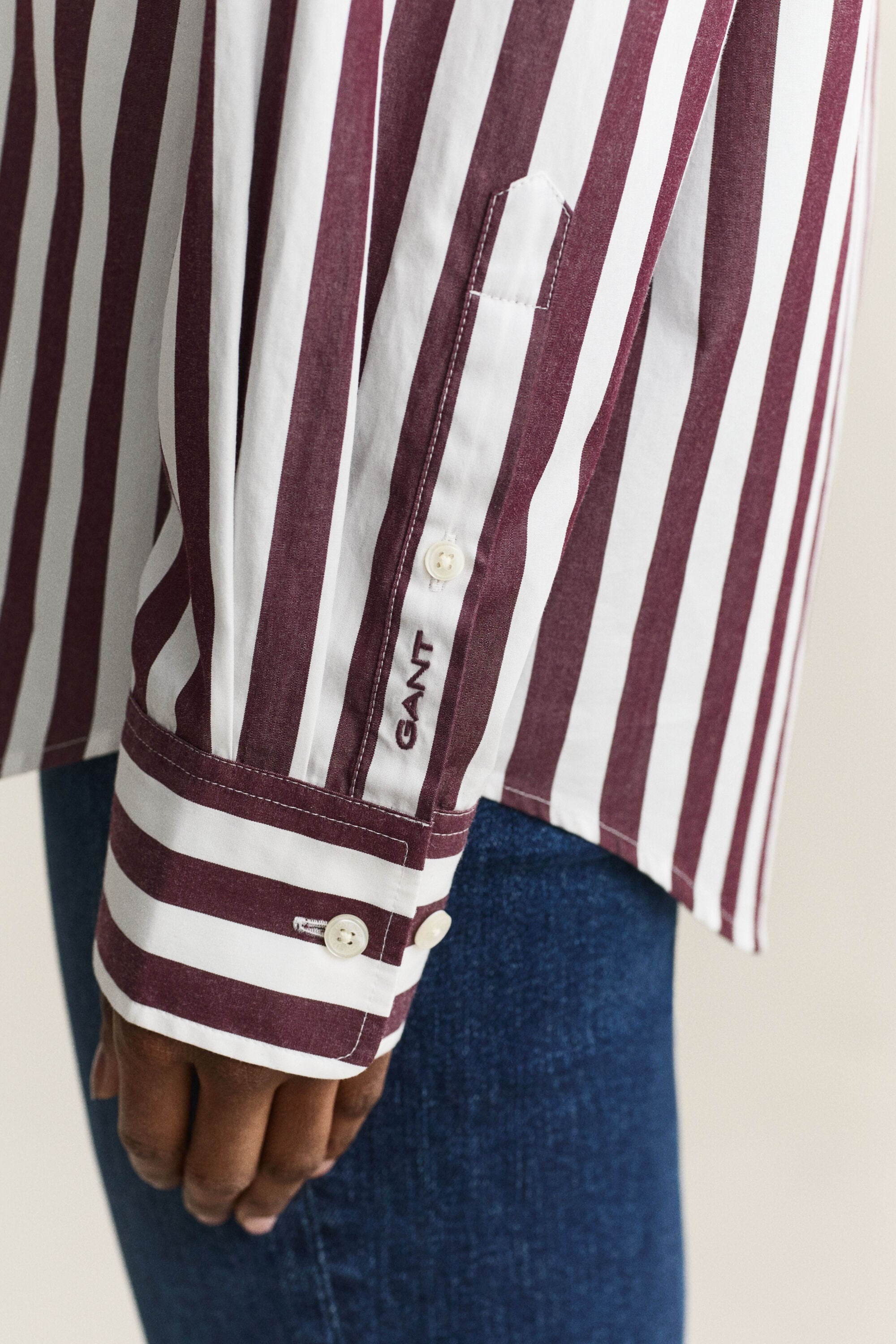 Camisa em popelina às riscas relaxed fit