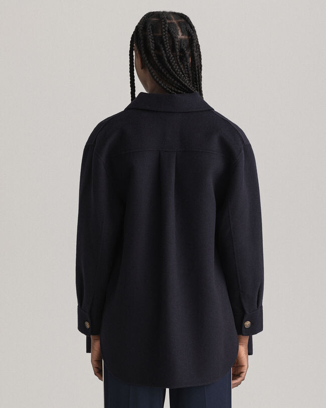 Casaco-camisa cosido &agrave; m&atilde;o