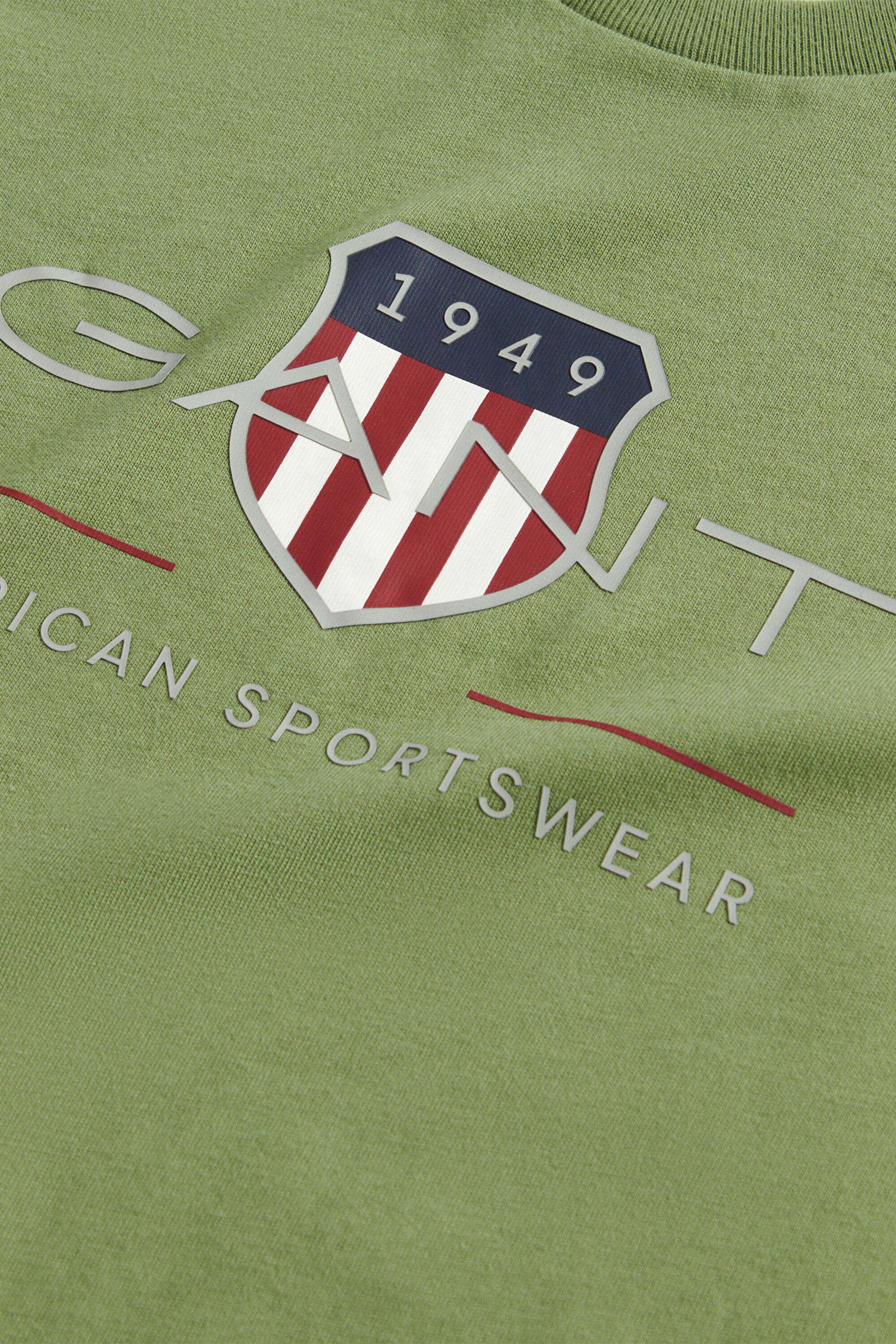 Conjunto com calças desportivas, t-shirt e sweatshirt com capuz e fecho Shield Boys