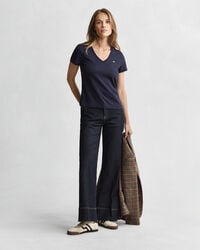 T-shirt com decote em V Shield