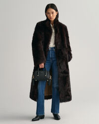 Sobretudo comprido forrado com lã de bezerro