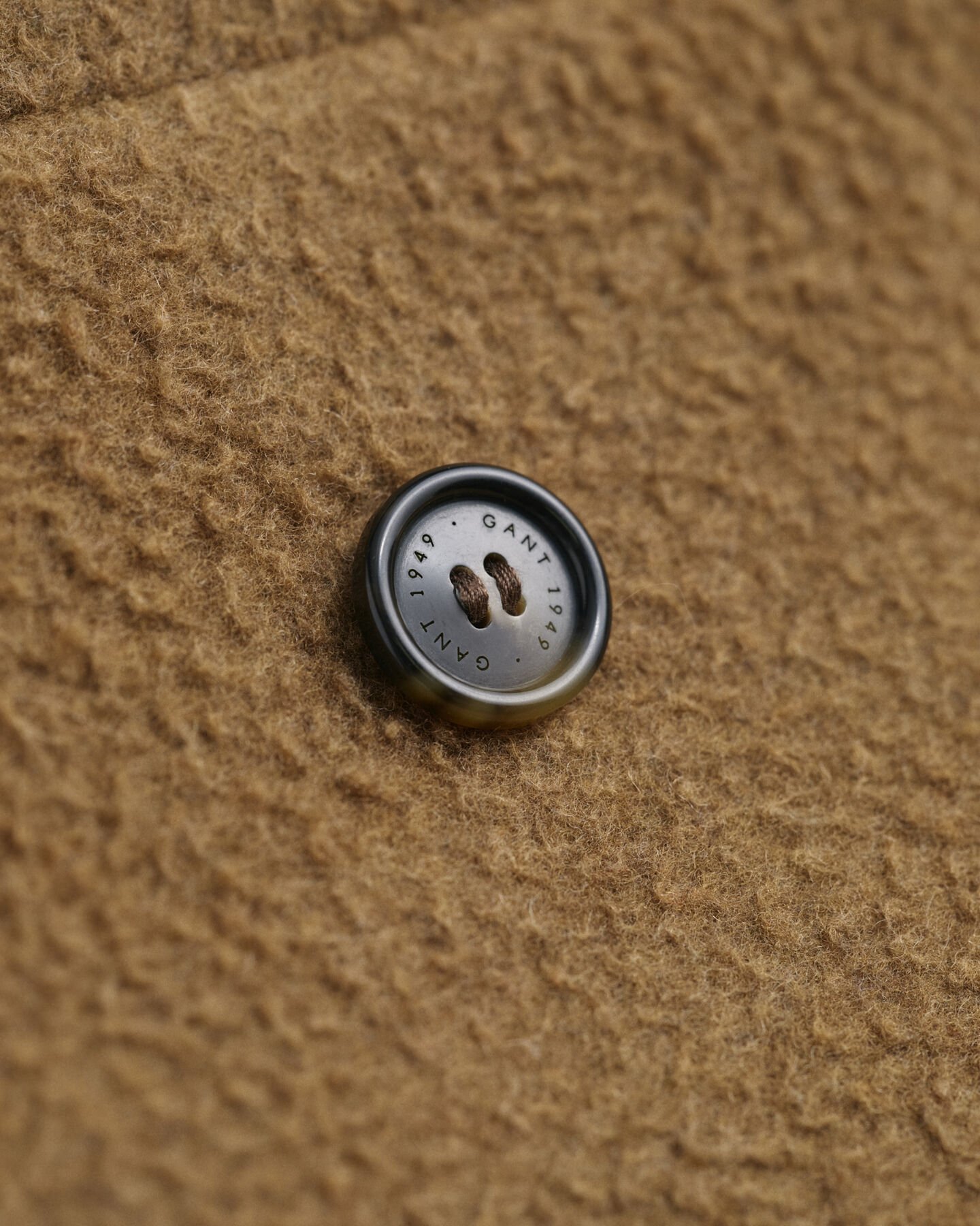 Sobretudo em lã com frente de trespasse