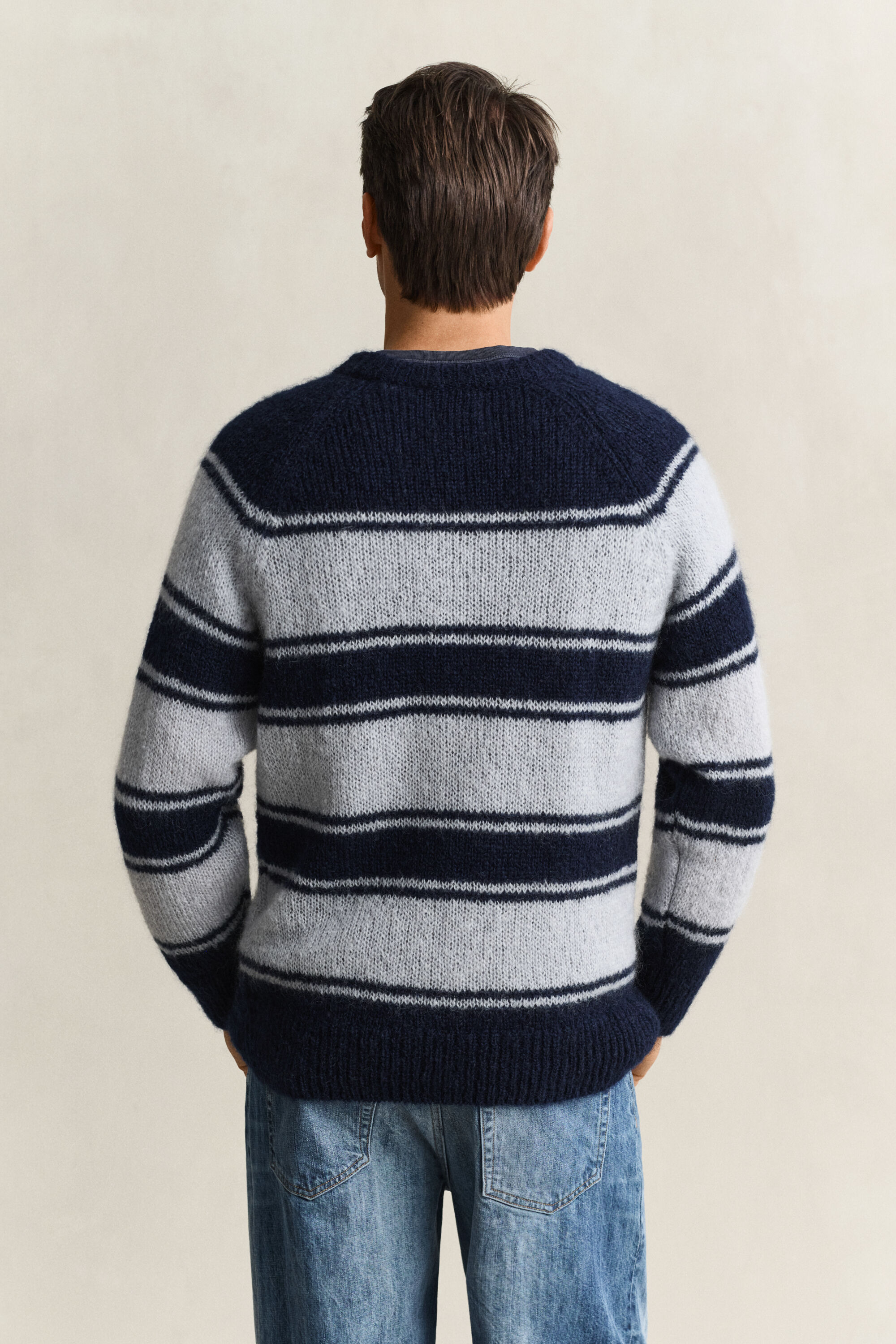 Camisola de malha com decote redondo em mistura de Mohair às riscas