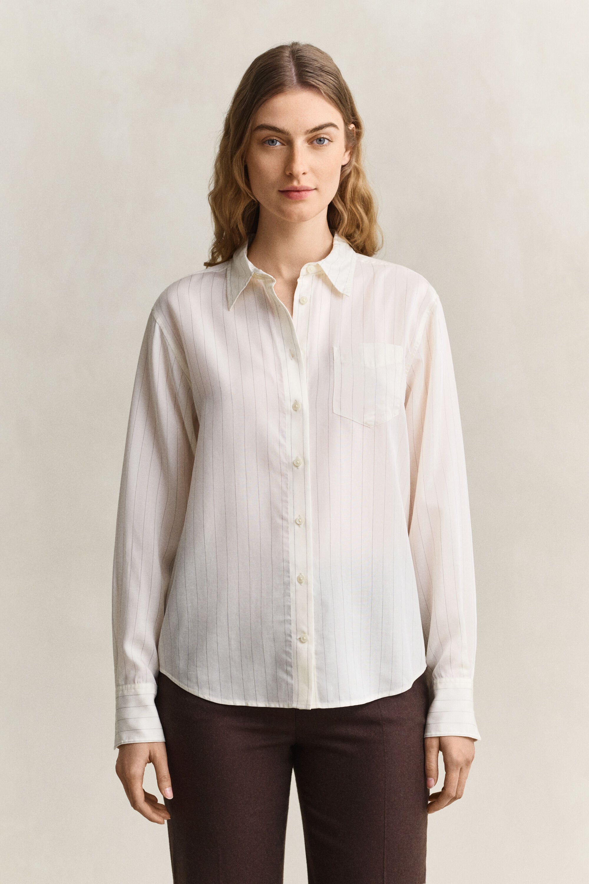 Camisa com detalhe de dobra nas costas