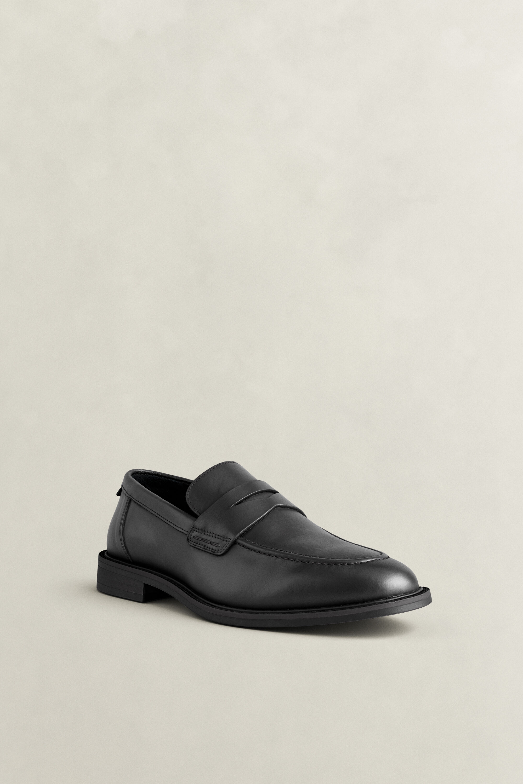 Loafers em pele Lozham