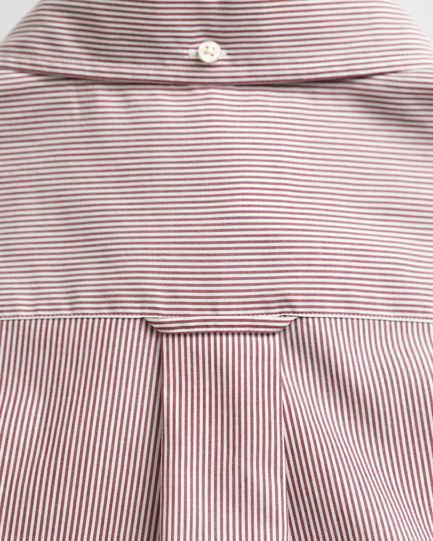 Camisa em popelina às riscas finas Classic regular fit
