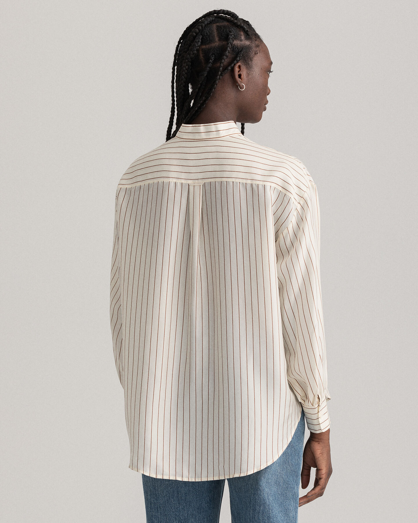 Camisa de seda com la&ccedil;o Pinstripe