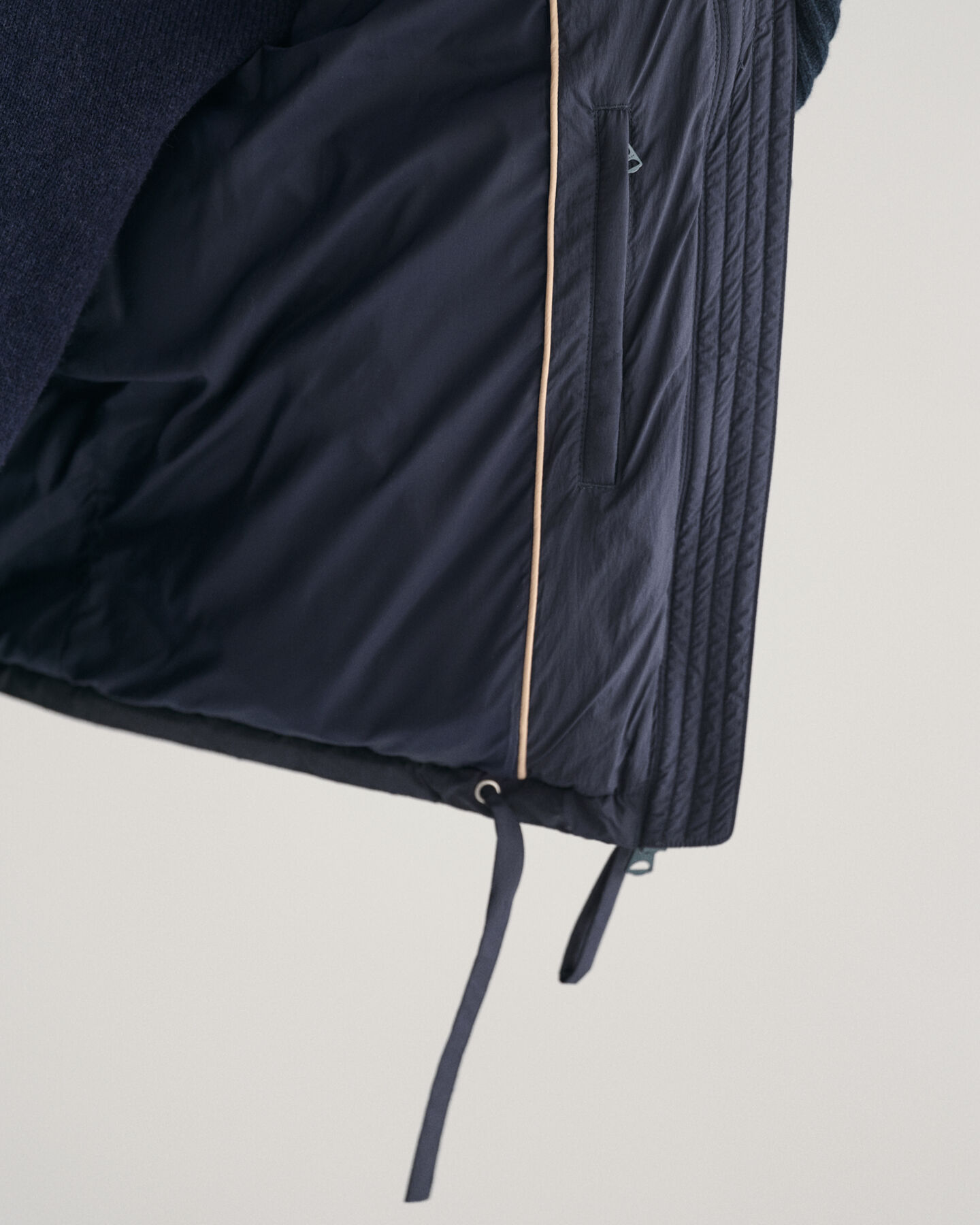 Blusão de penas curto