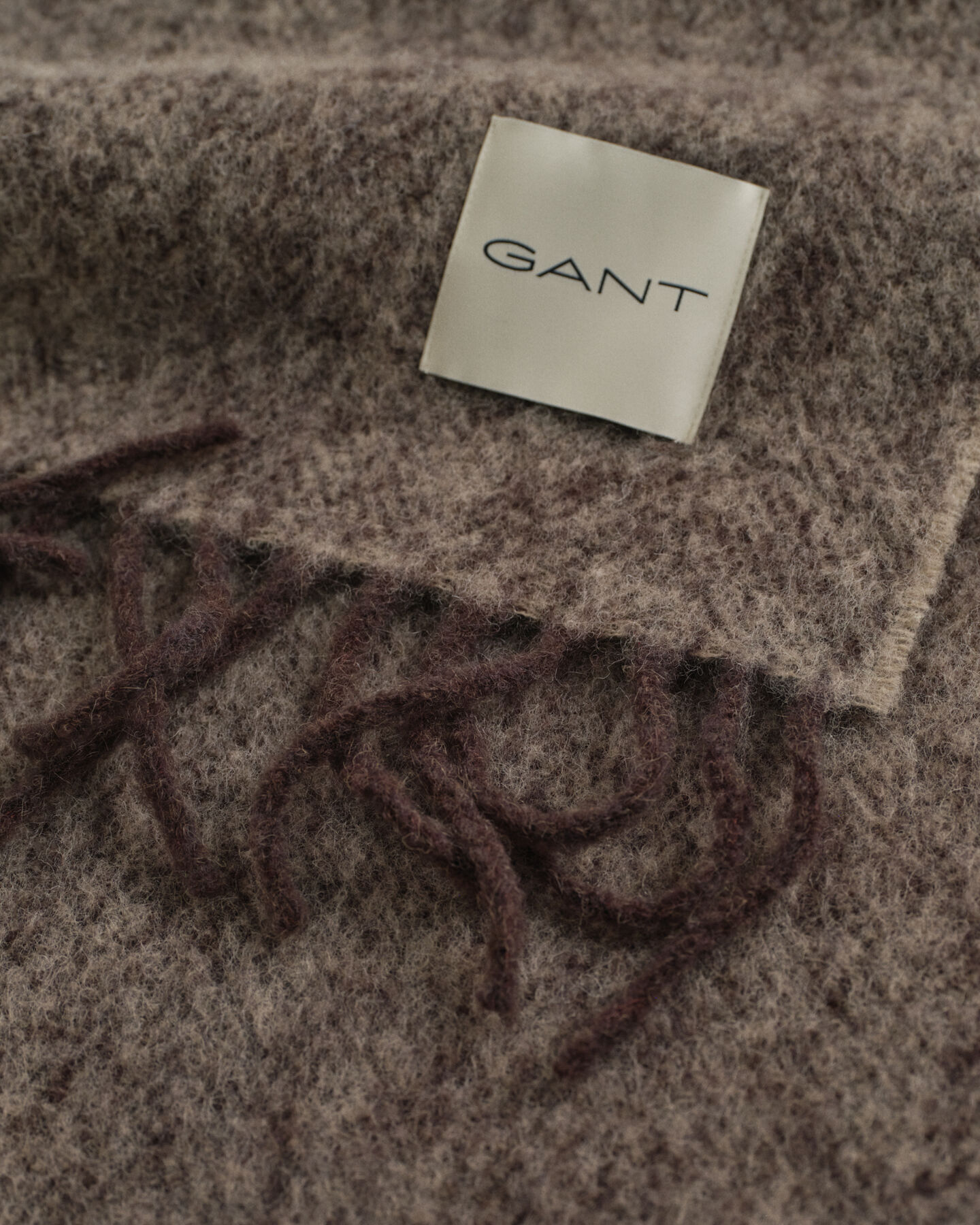 Cachecol em alpaca e mohair com padrão espinha de peixe