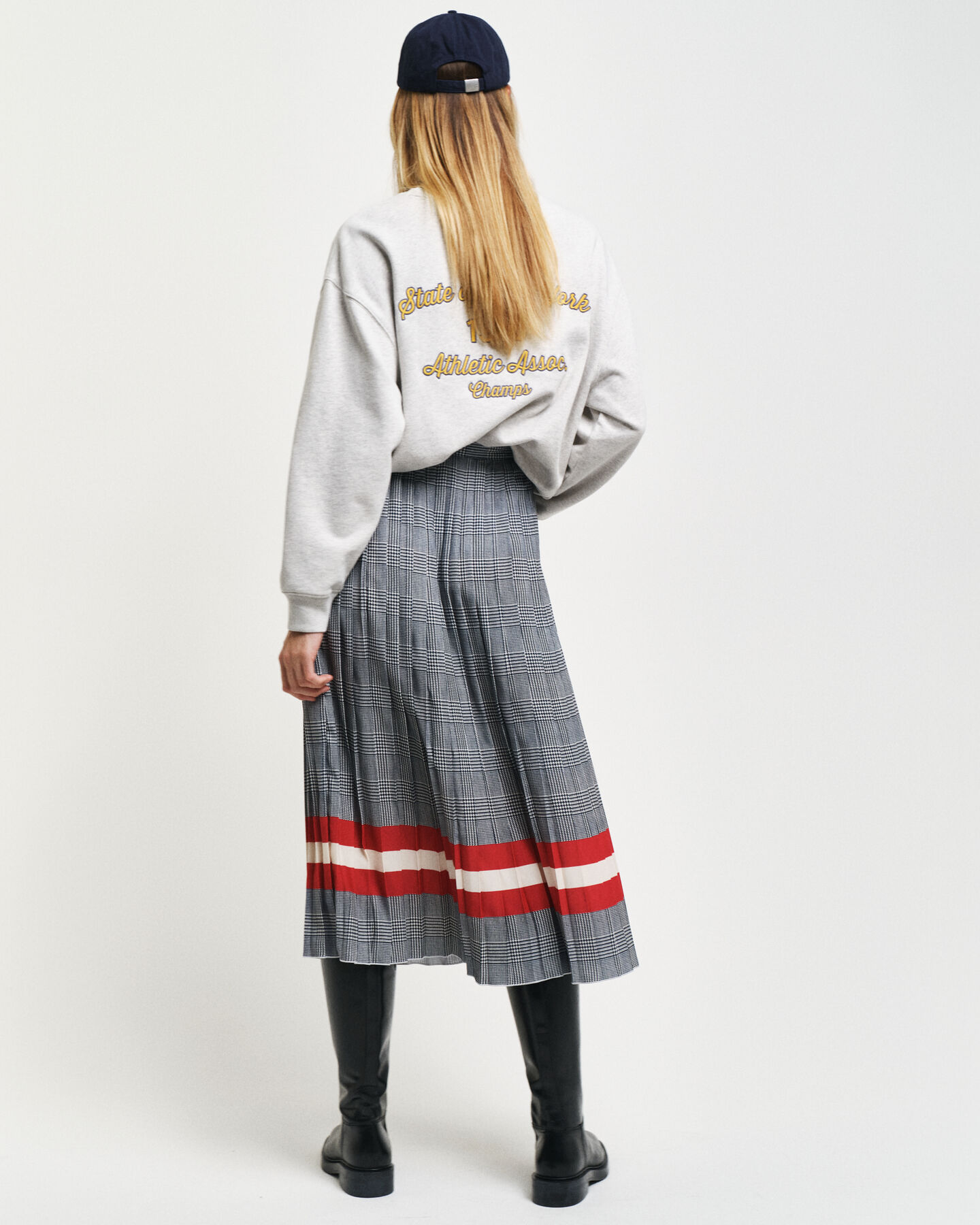 Saia plissada com padrão de xadrez estampado