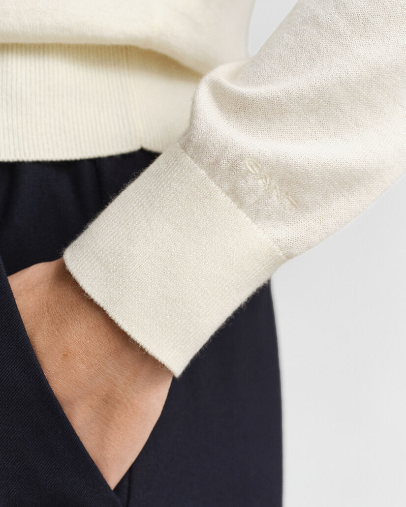 Casaco de malha com decote redondo leve