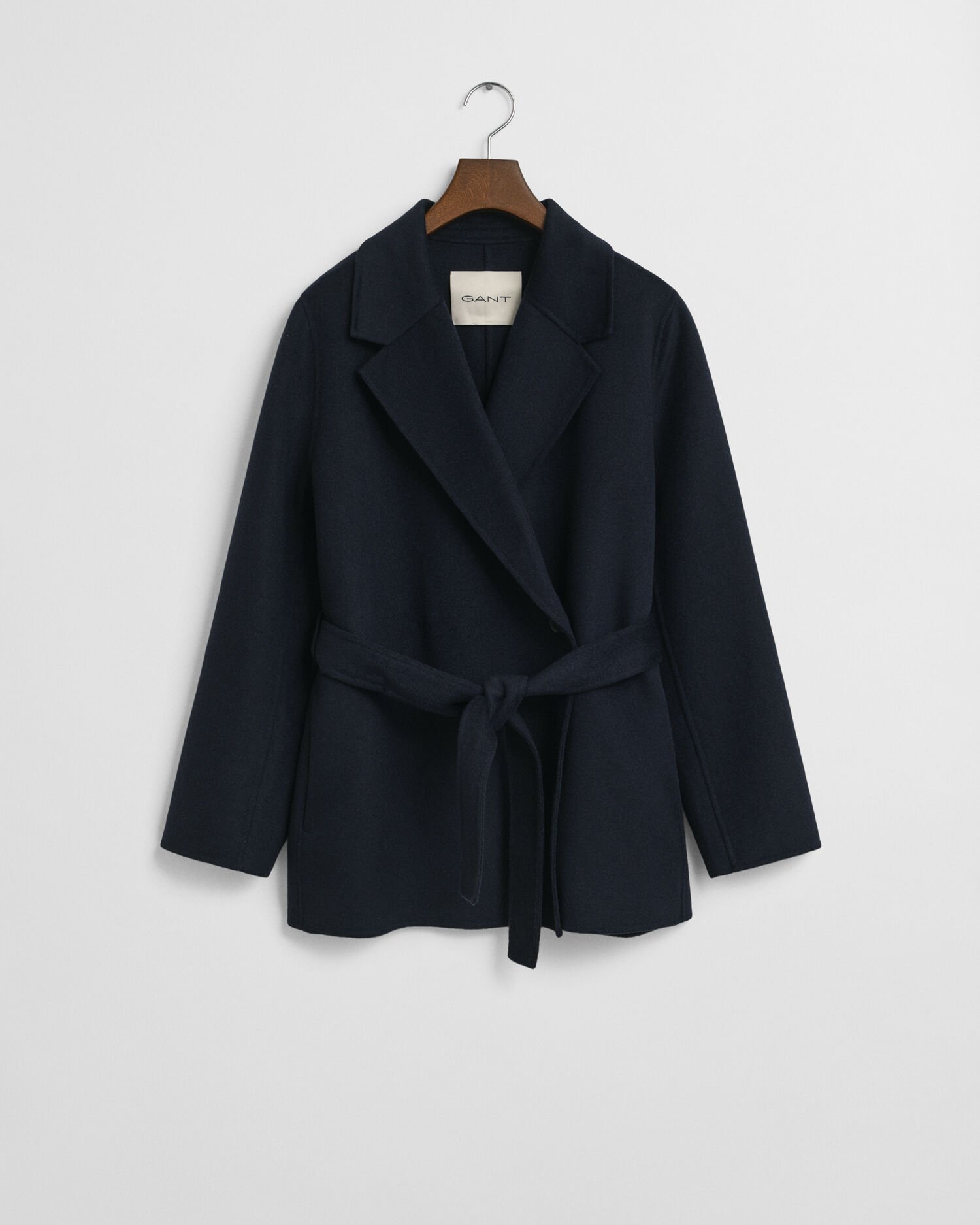 Casaco com cinto cosido à mão