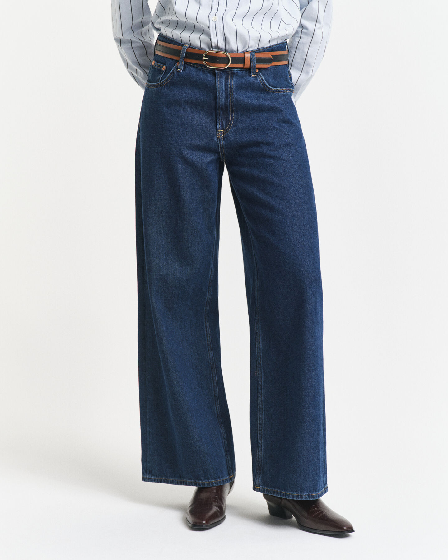 Calças de ganga com perna larga e cintura descida