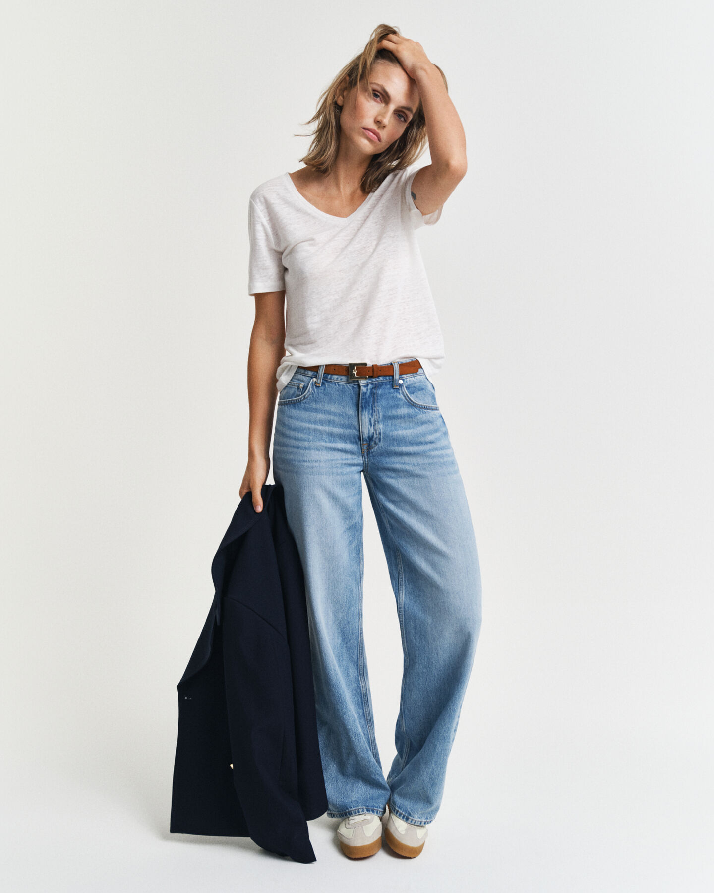 T-shirt em linho com decote em V