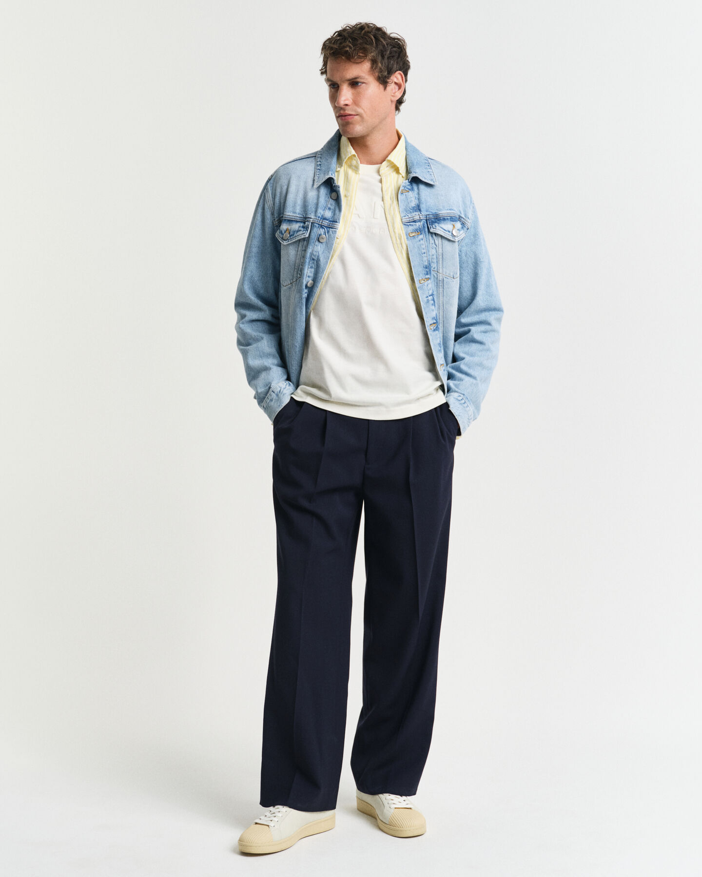 T-shirt com bordado em relevo