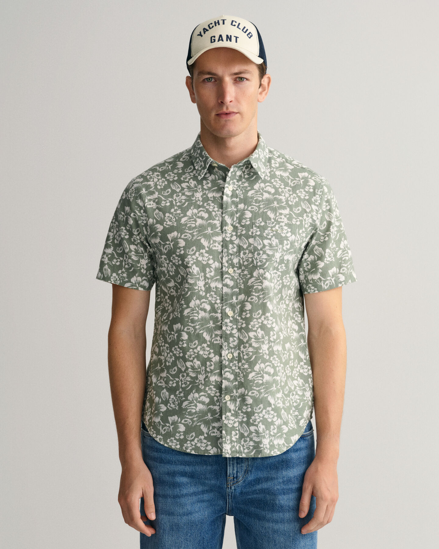 Camisa de manga curta em linho e algod&atilde;o com estampado Floral regular fit