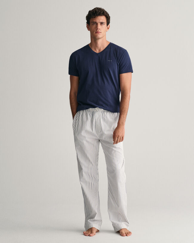 Calças de pijama às riscas