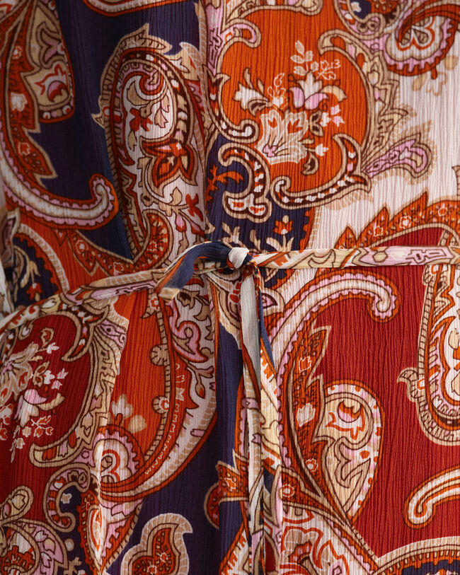 Vestido maxi rodado com padr&atilde;o paisley