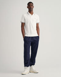 Polo em algod&atilde;o piqu&eacute; com pesponto e padr&atilde;o espinha de peixe