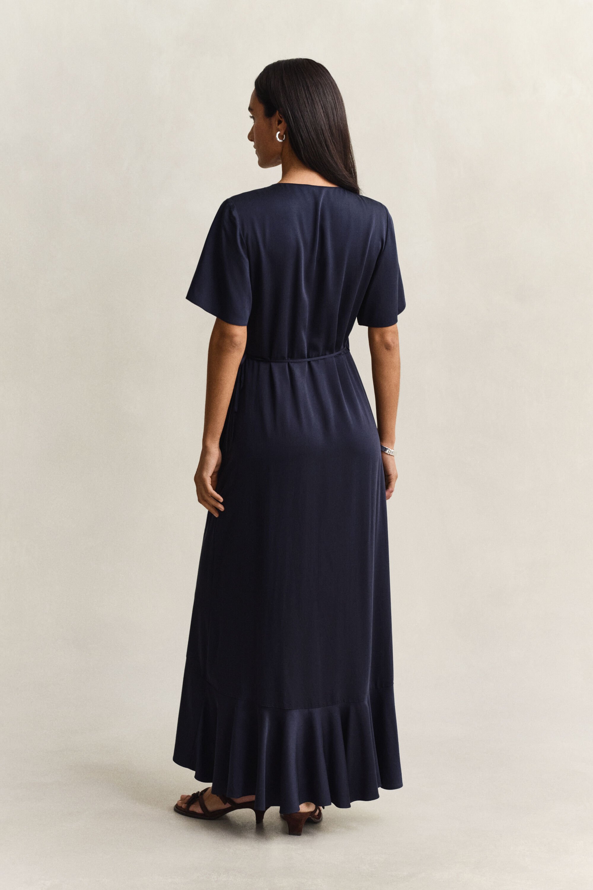 Vestido de trespasse com folhos