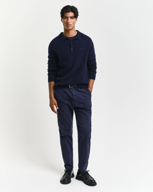 Calças chino afuniladas em lona regular fit