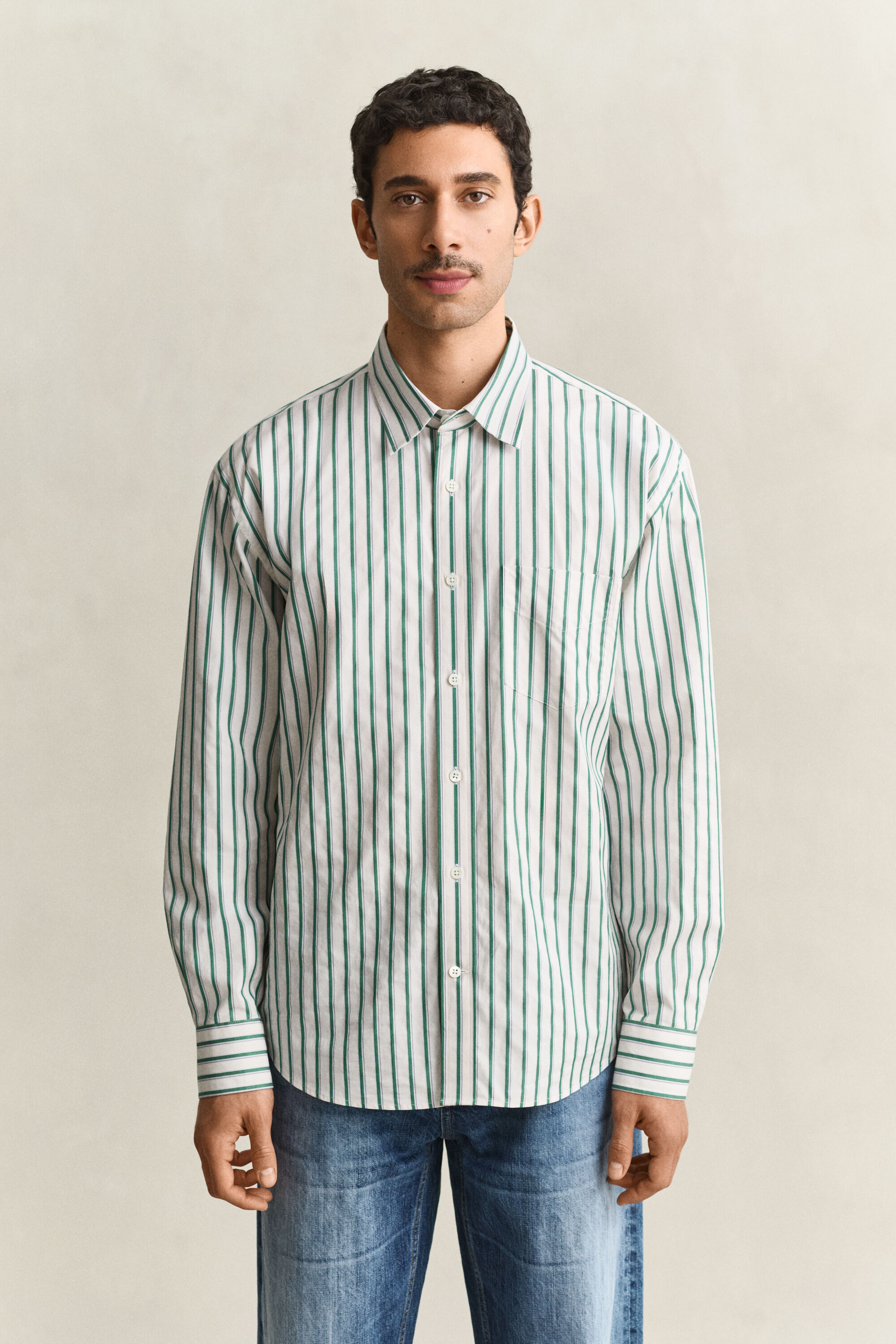 Camisa em tecido Dobby às riscas