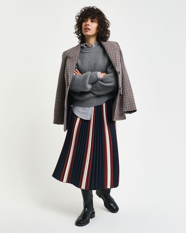 Saia plissada &agrave;s riscas