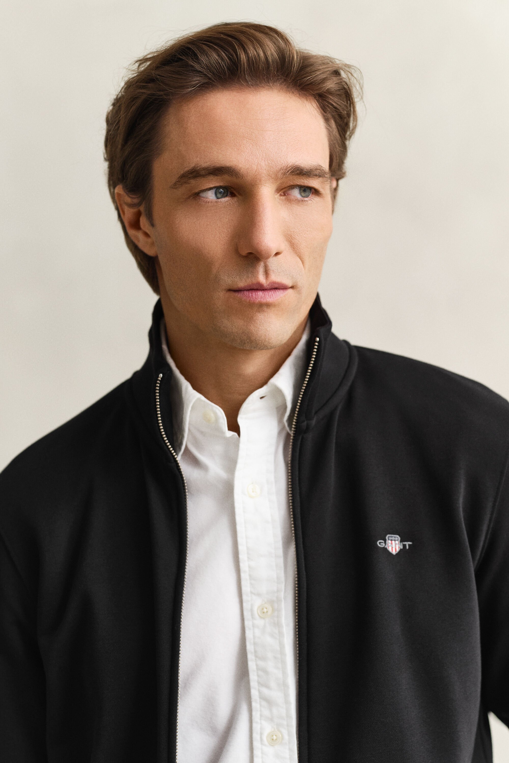 Sweatshirt com capuz e fecho de correr Shield