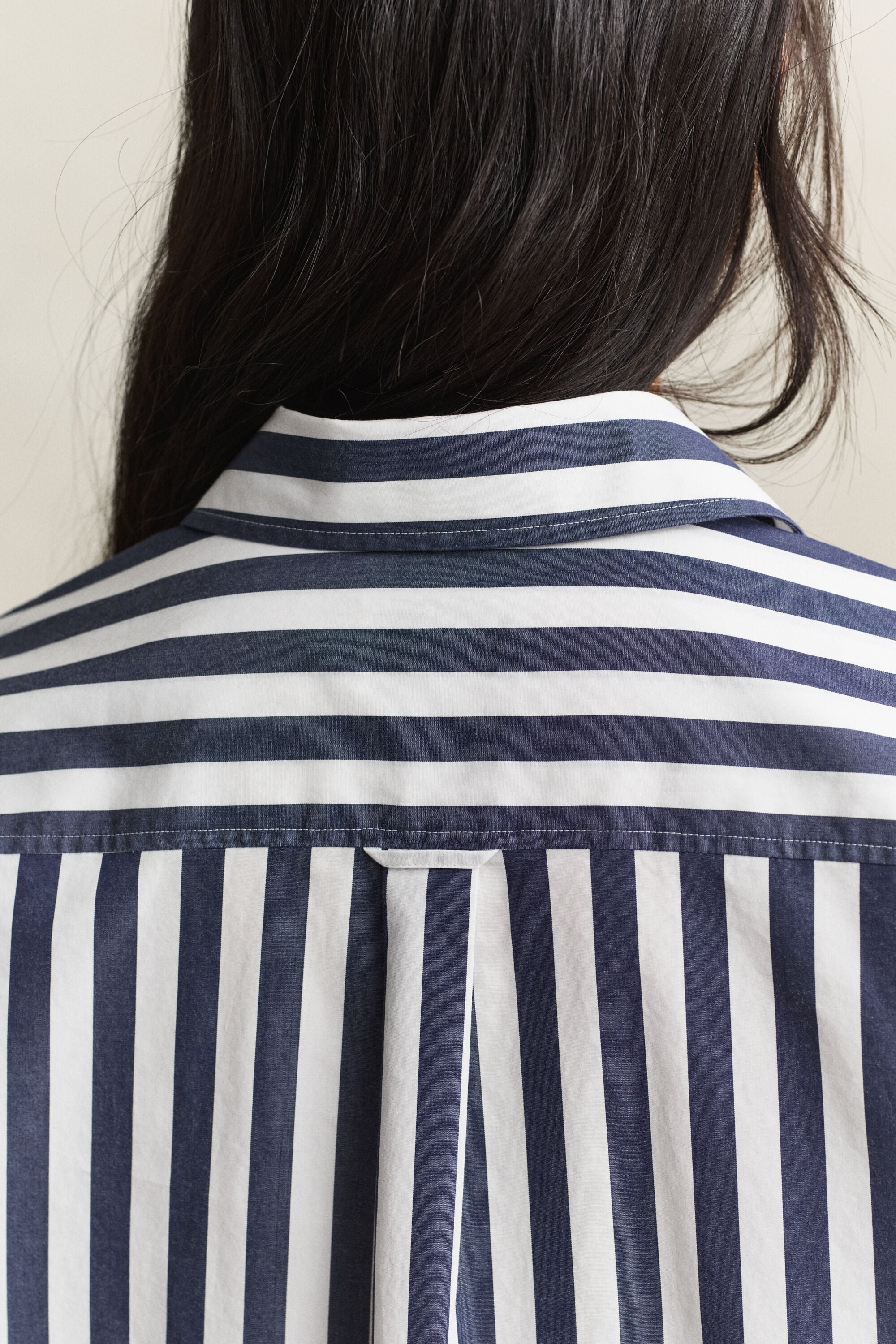 Camisa em popelina às riscas relaxed fit