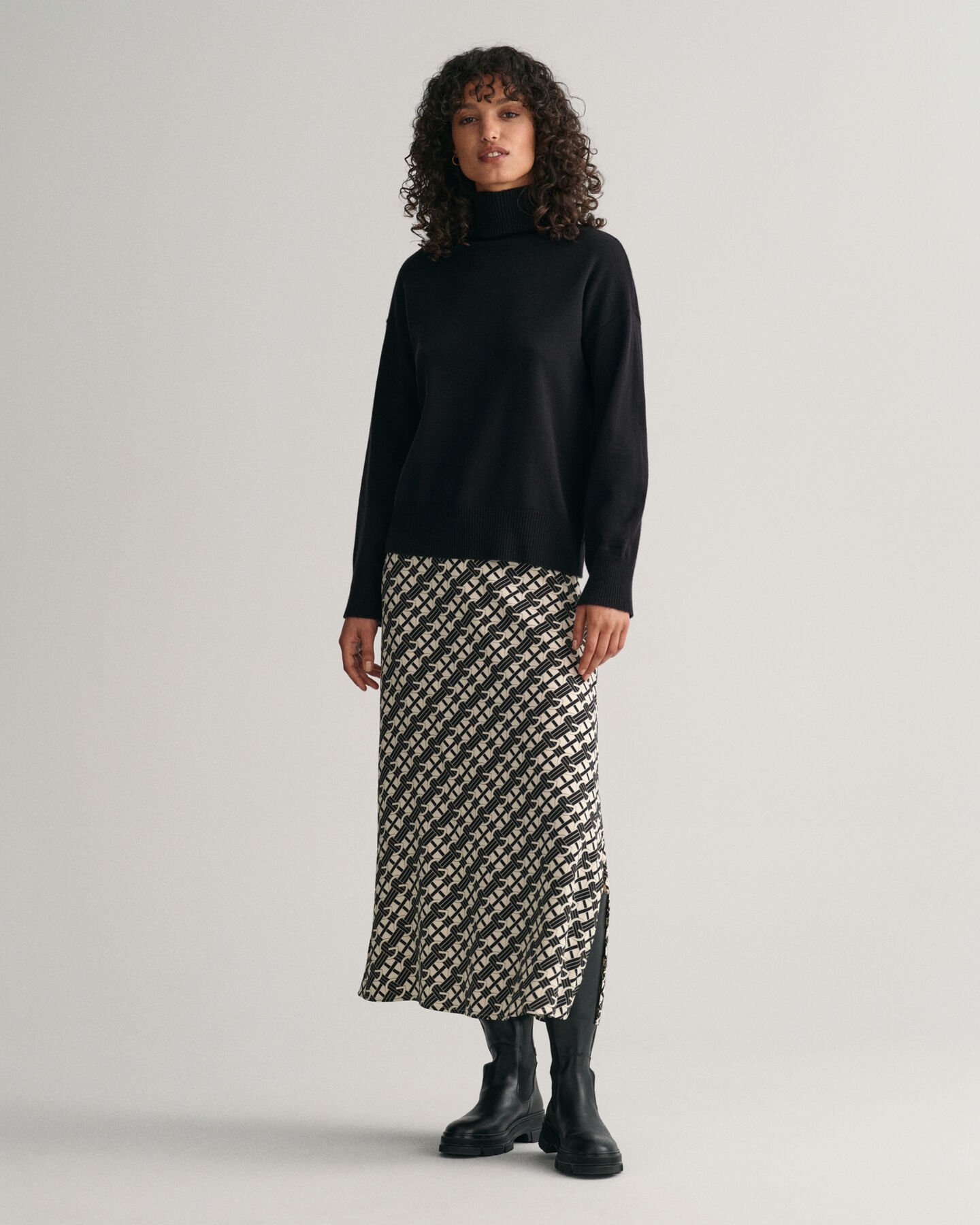 Camisola com gola estilo mao em l&atilde; extrafina