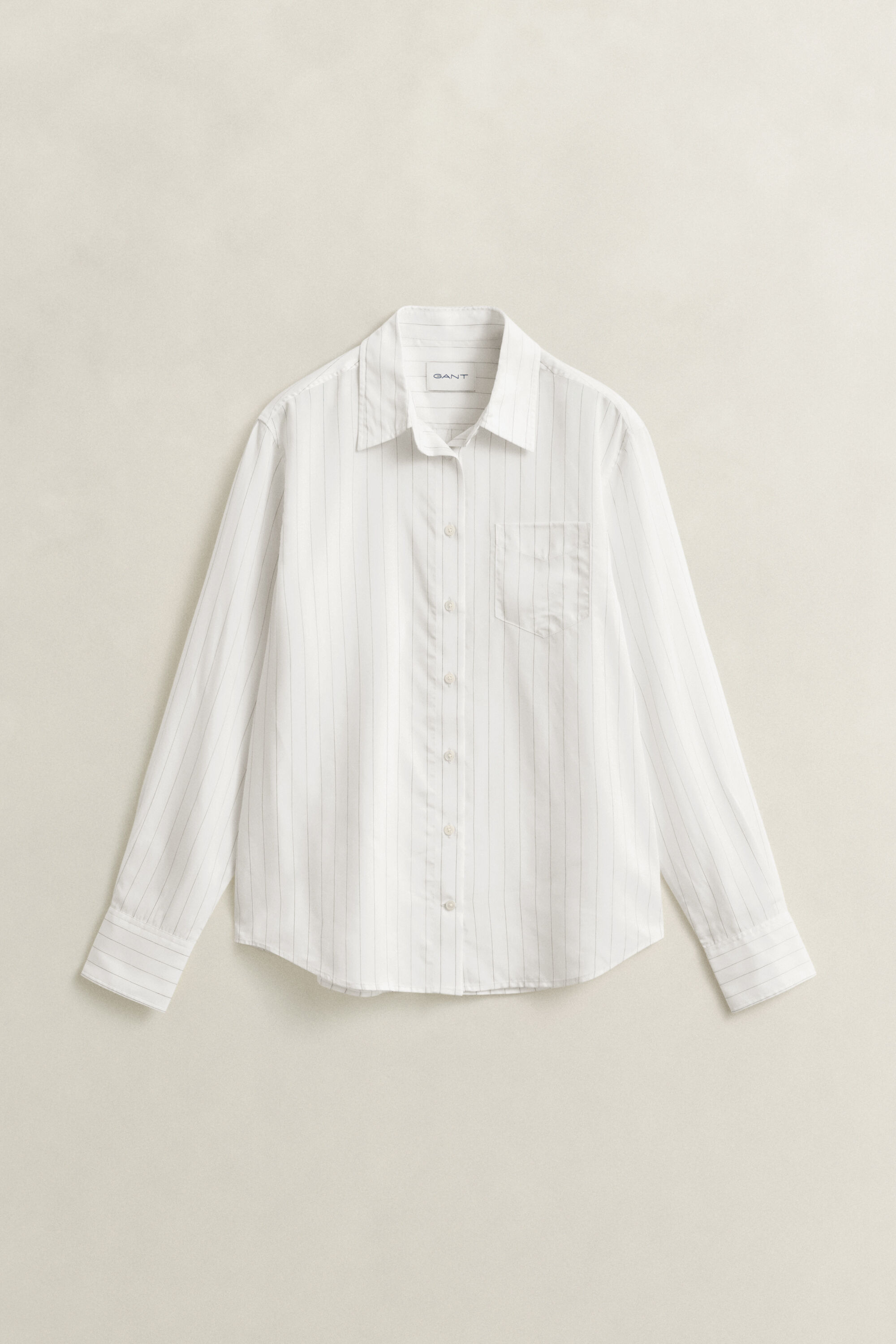 Camisa com detalhe de dobra nas costas