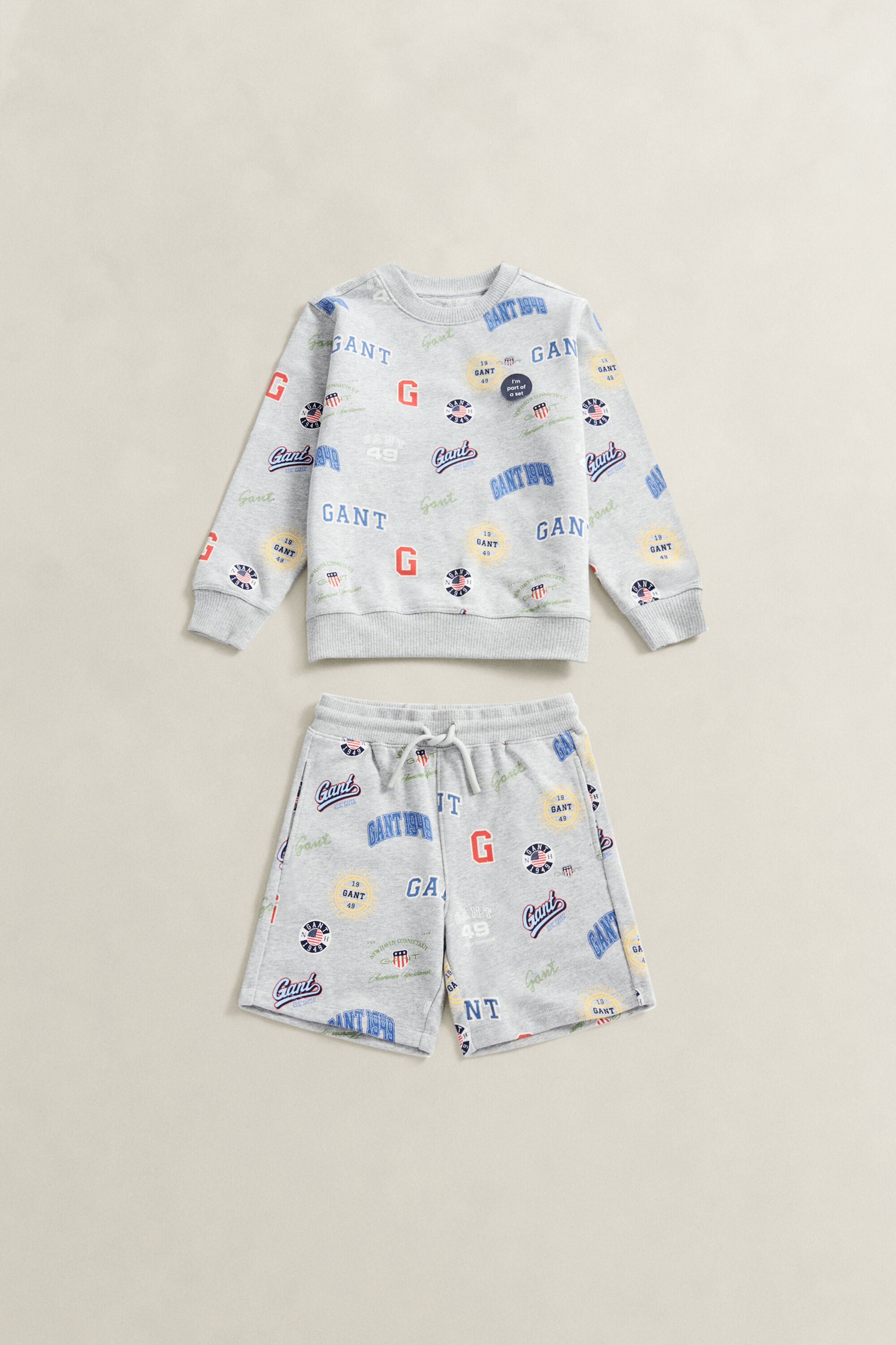 Conjunto de sweatshirt e calções desportivos com estampado Boys