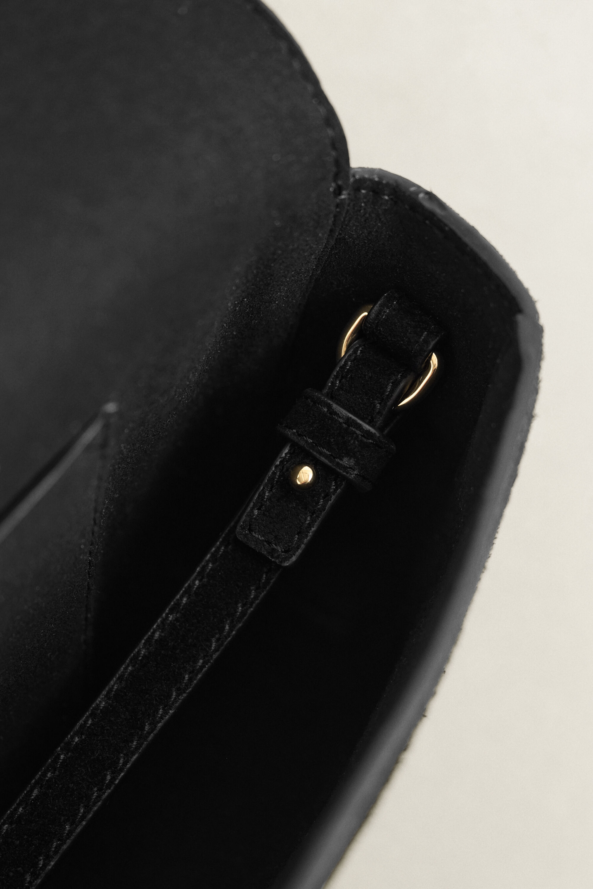 Clutch de camurça