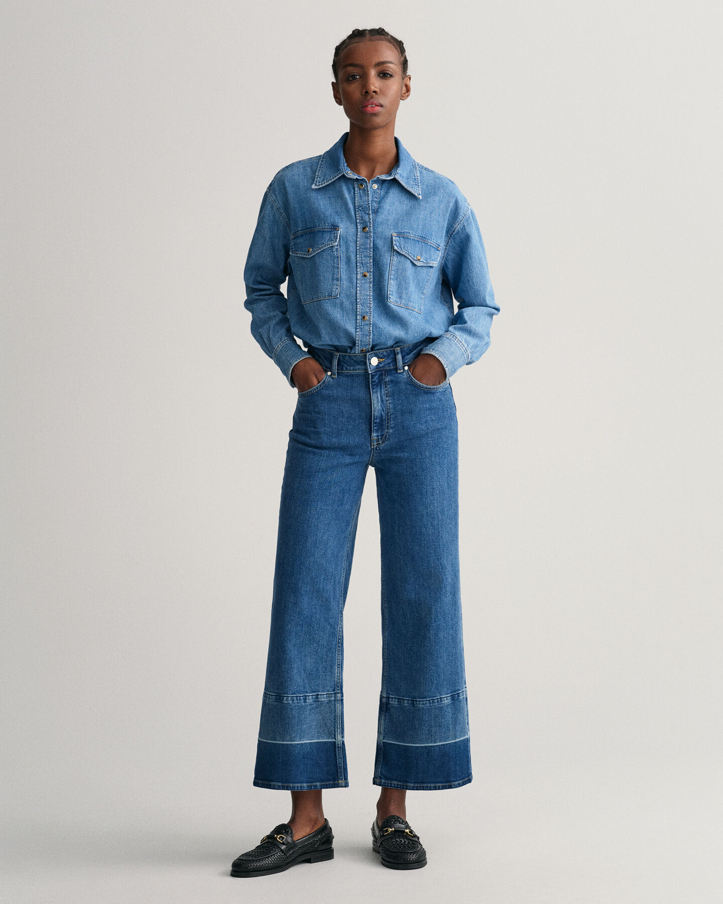 Cal&ccedil;as de ganga pelo tornozelo com perna larga