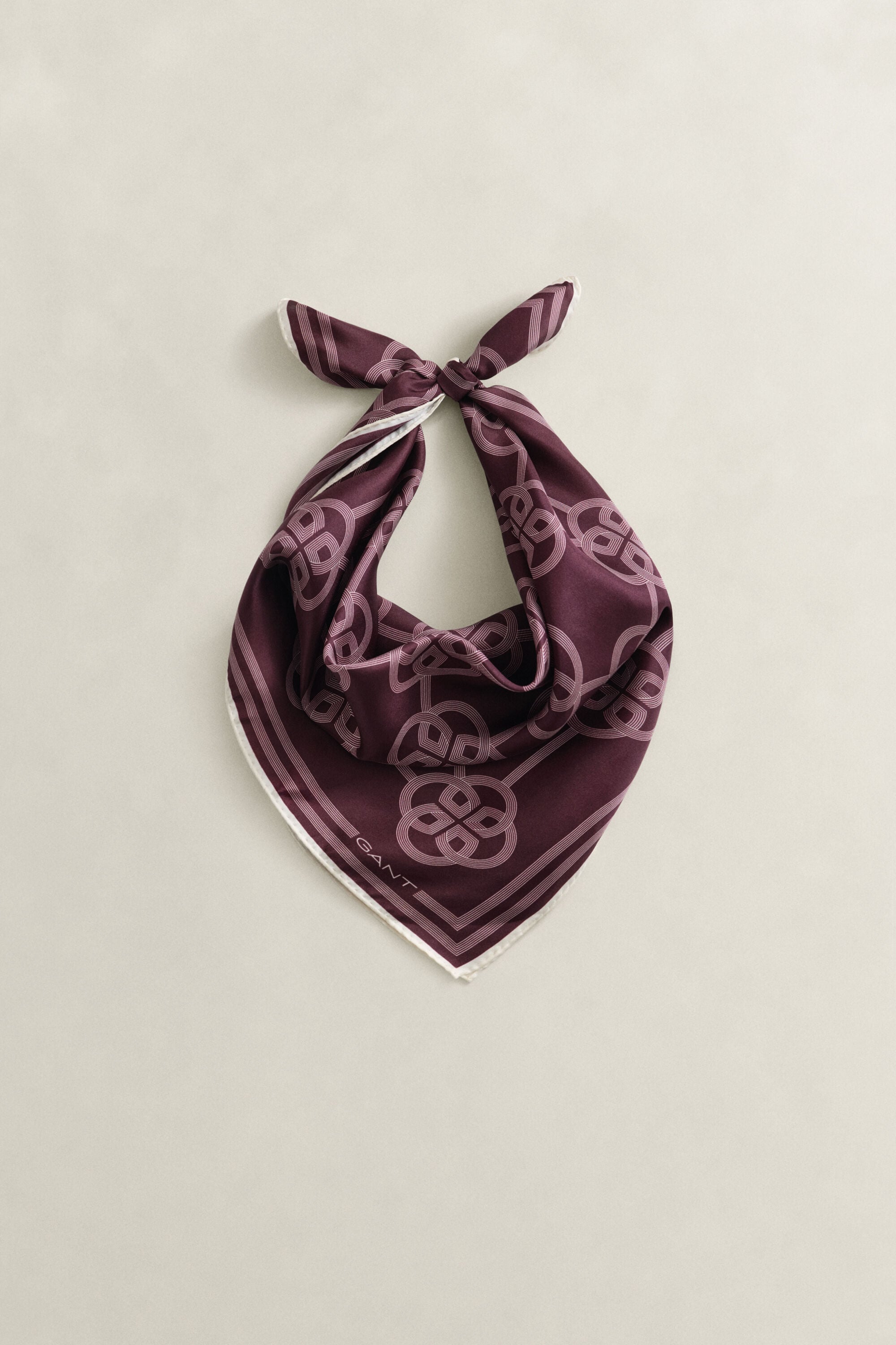 Lenço em seda com estampado Monogram