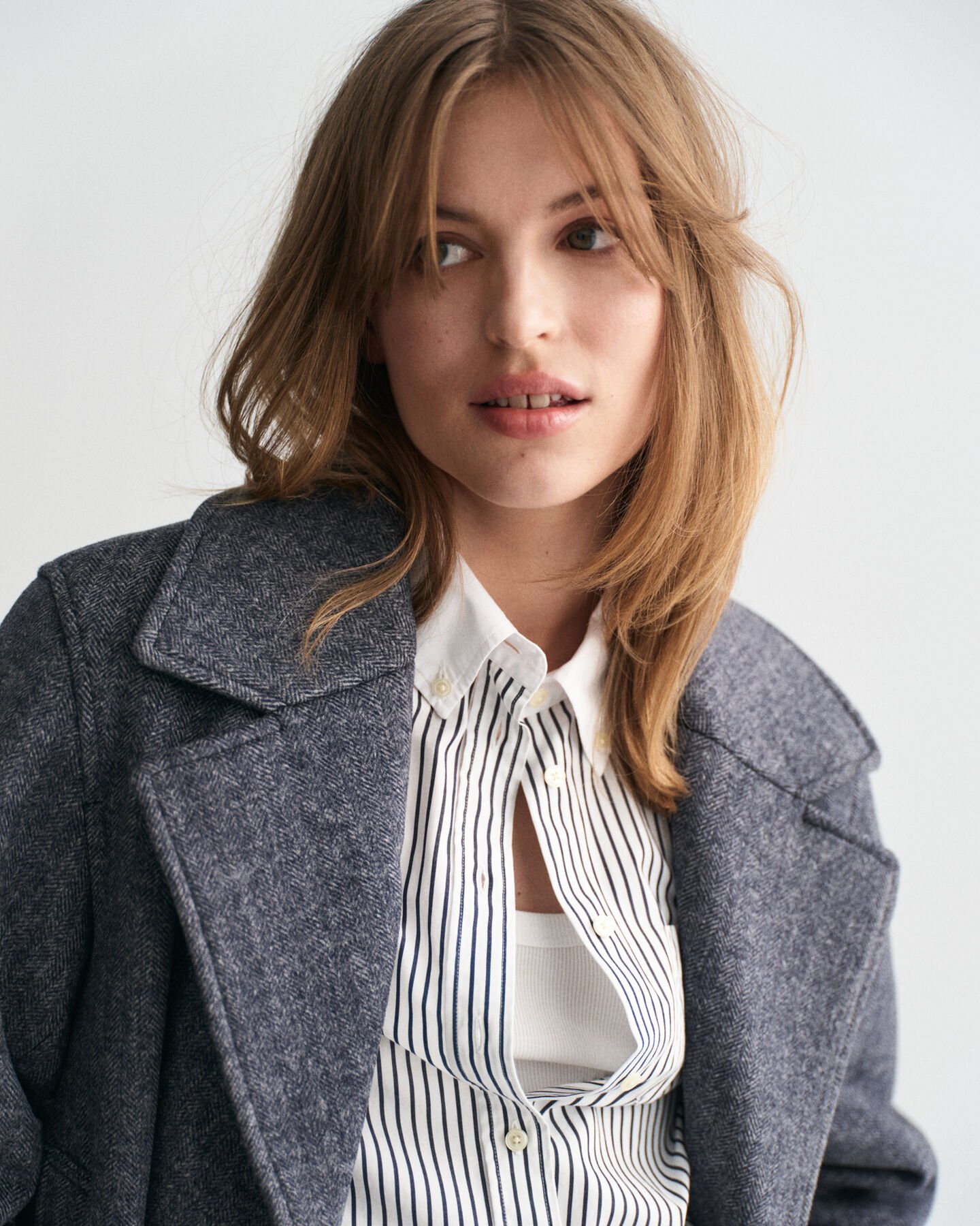 Casaco curto em l&atilde; com padr&atilde;o espinha de peixe