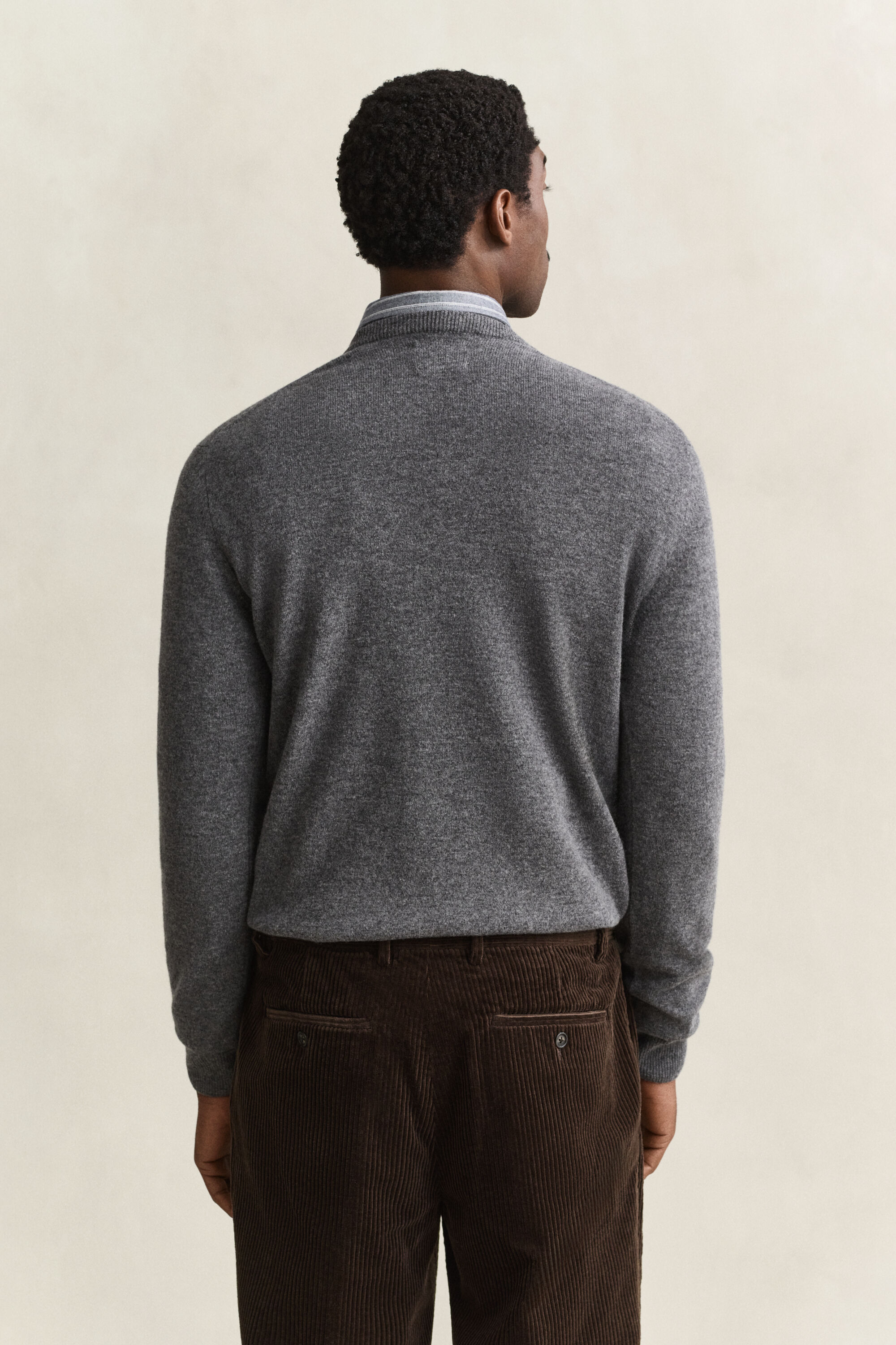 Pullover com decote em V em lã